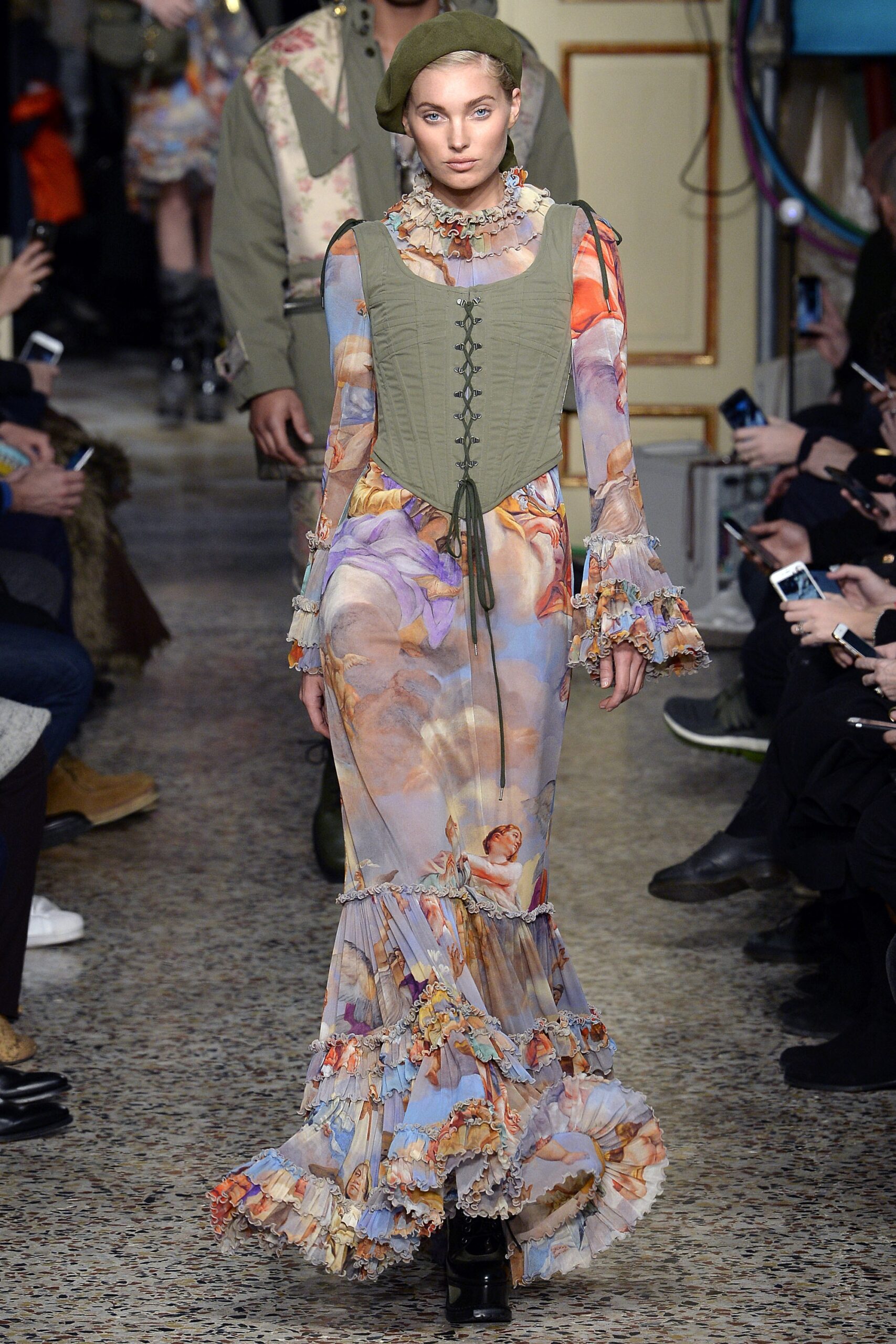 Moschino F/W 17 Look 31