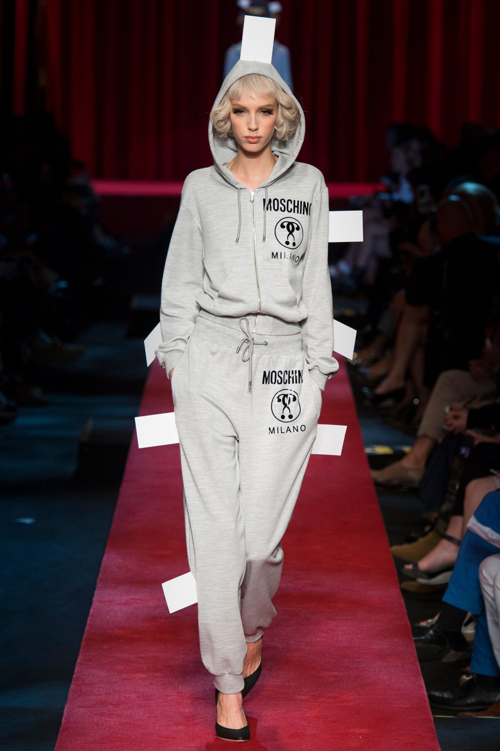 Moschino S/S 17 Look 10