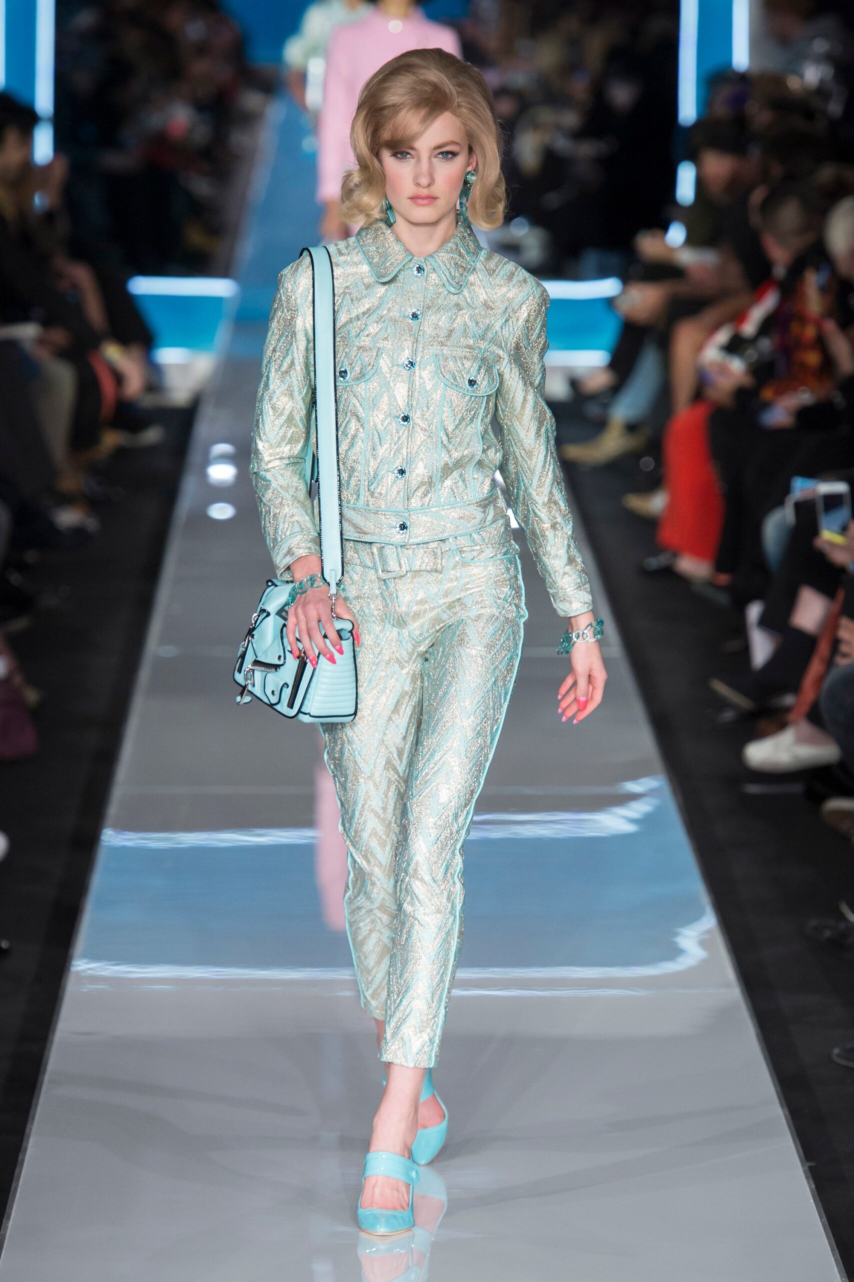 Moschino F/W 18 Look 34