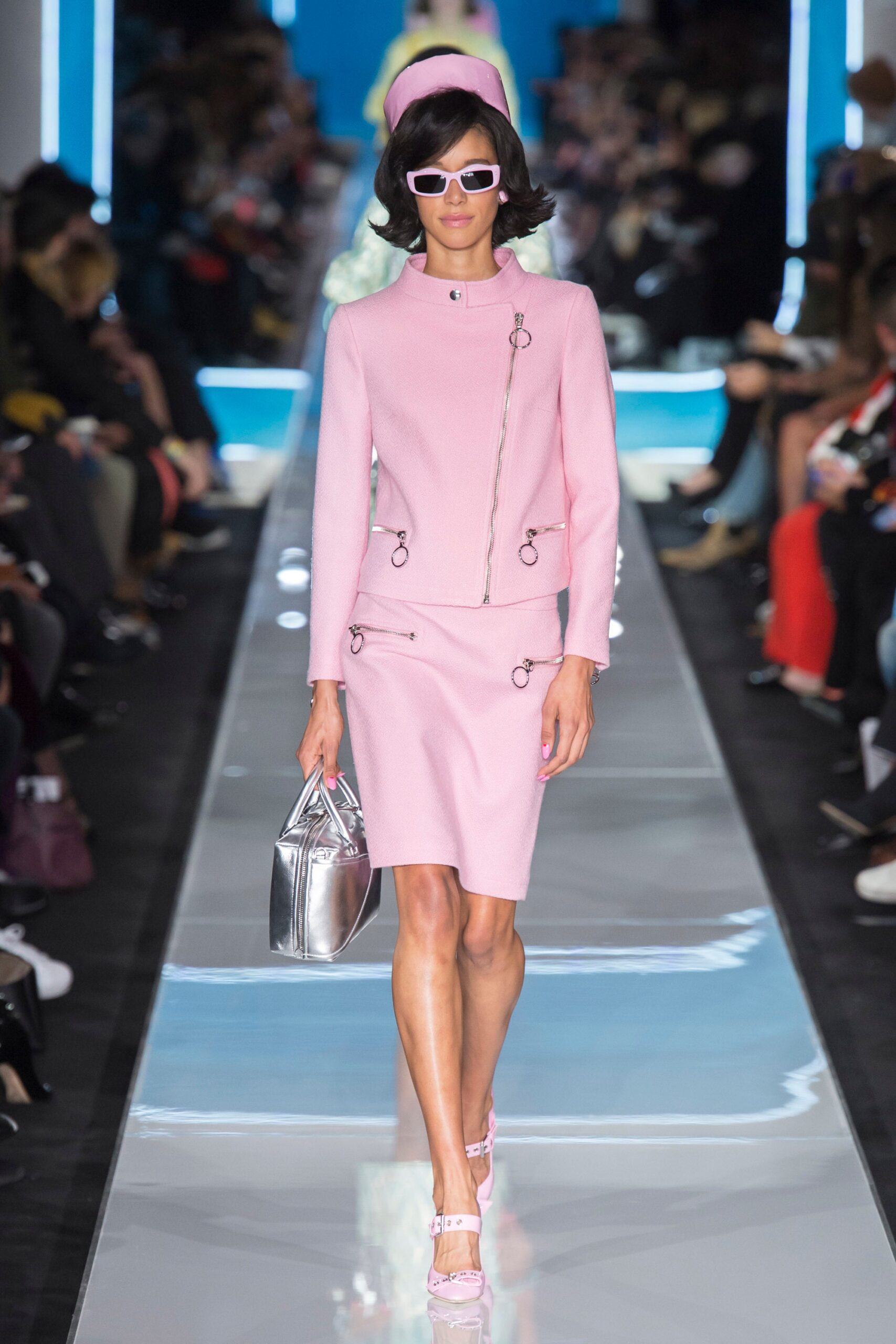 Moschino F/W 18 Look 35