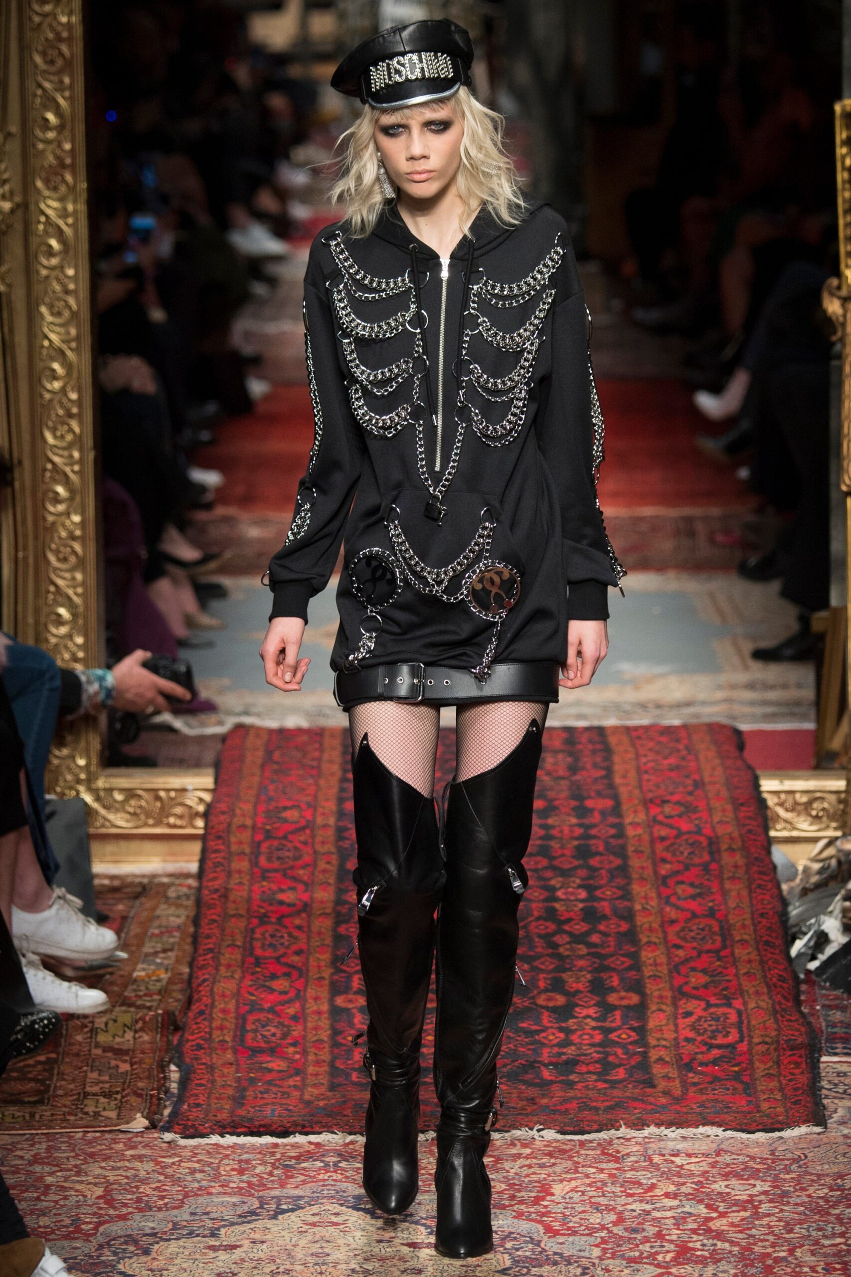 Moschino F/W 16 Look 14