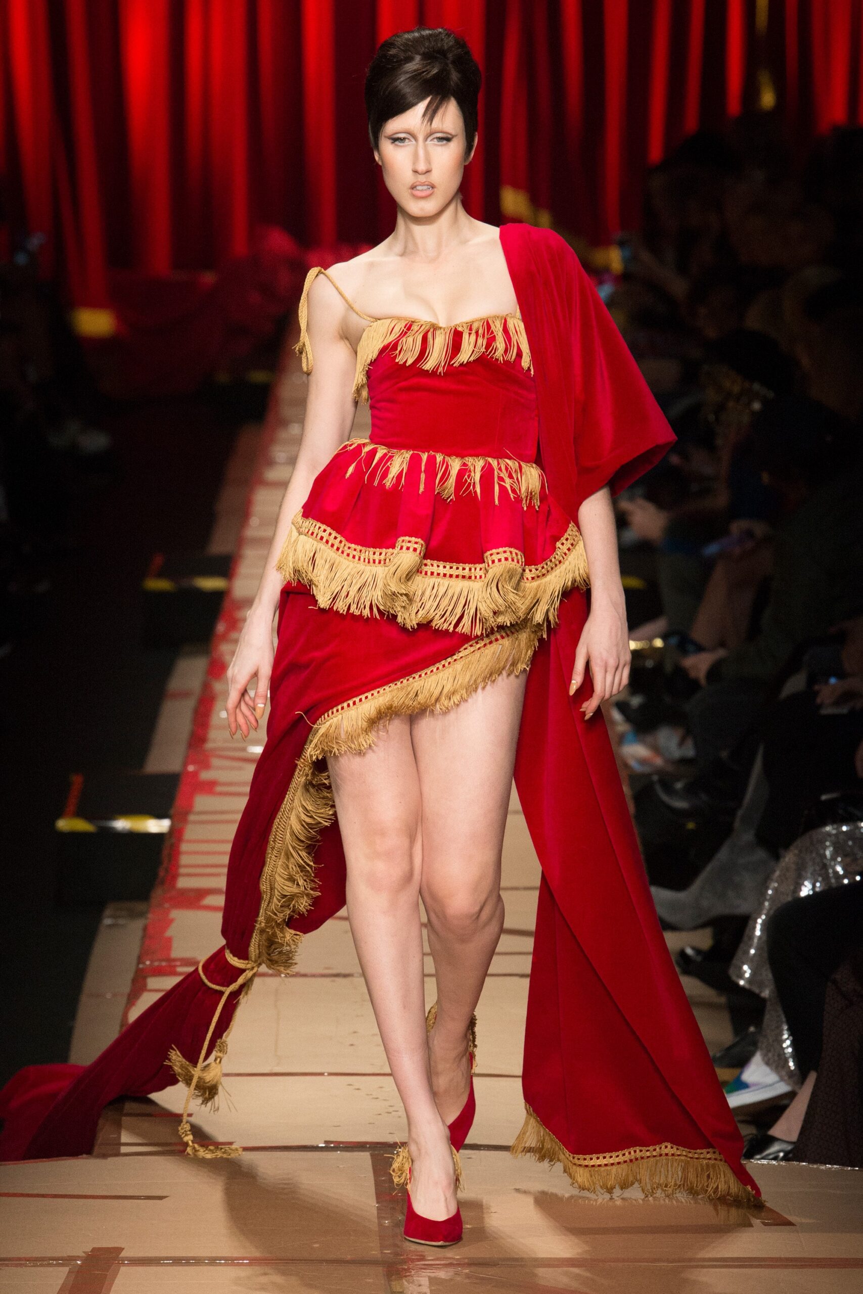 Moschino F/W 17 Look 25