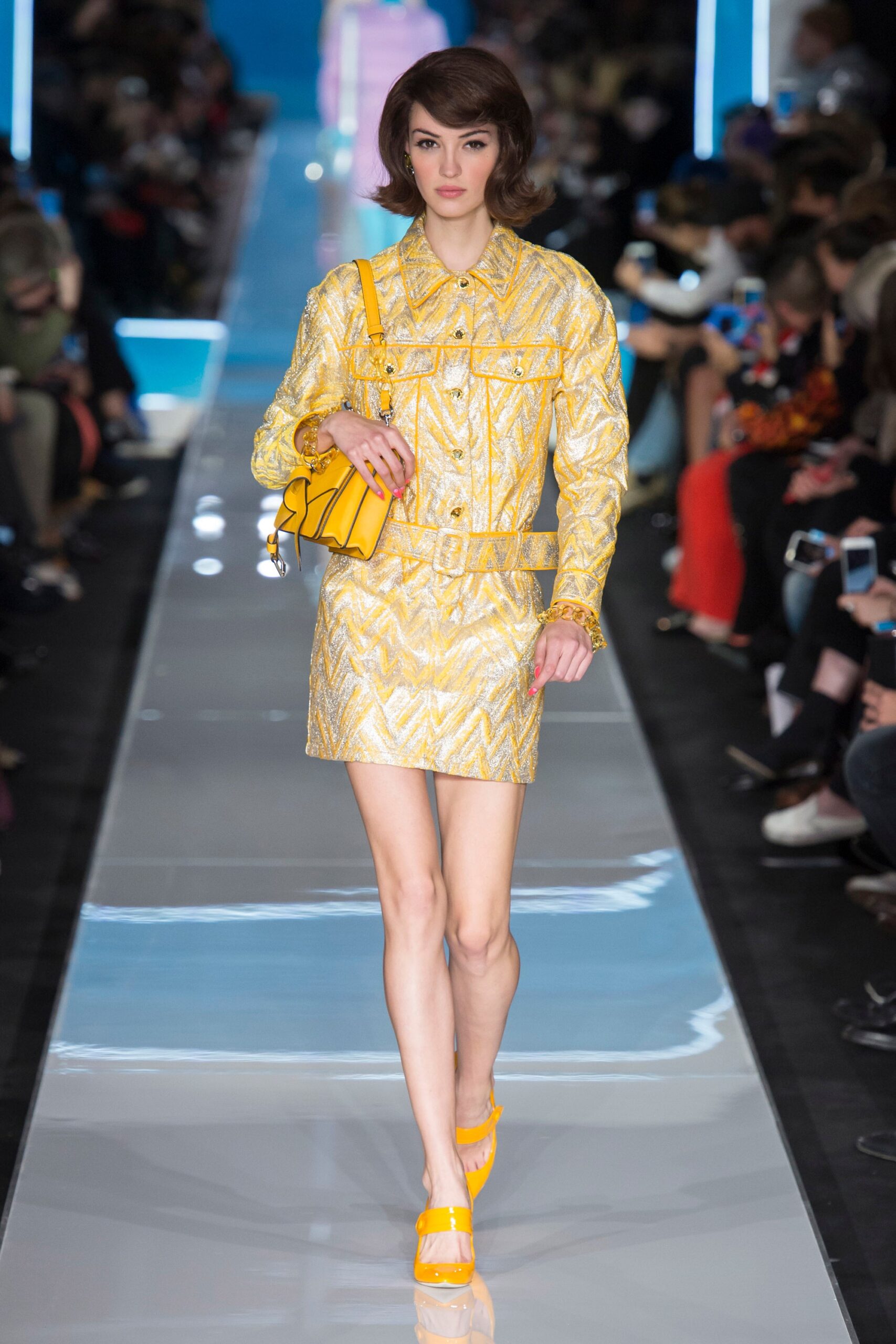 Moschino F/W 18 Look 37