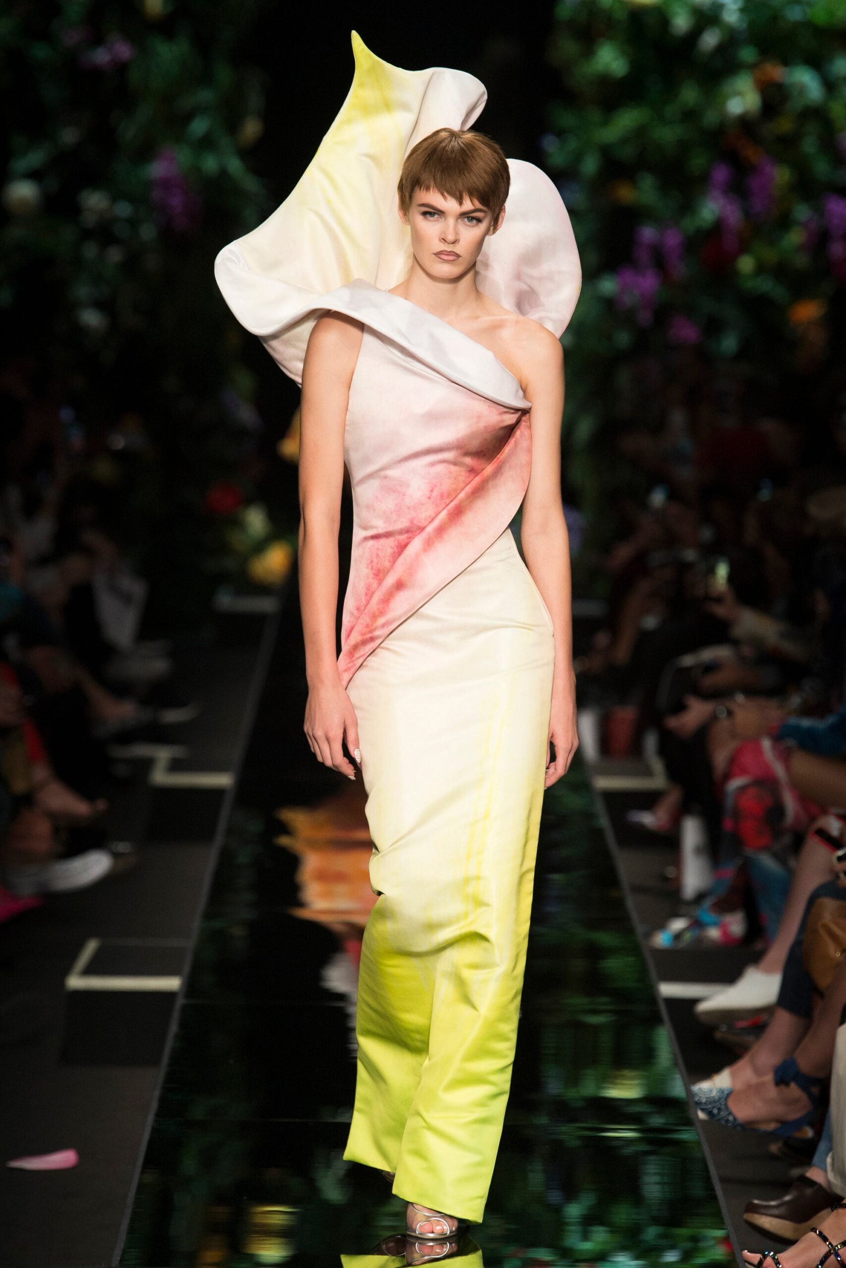 Moschino S/S 18 Look 31