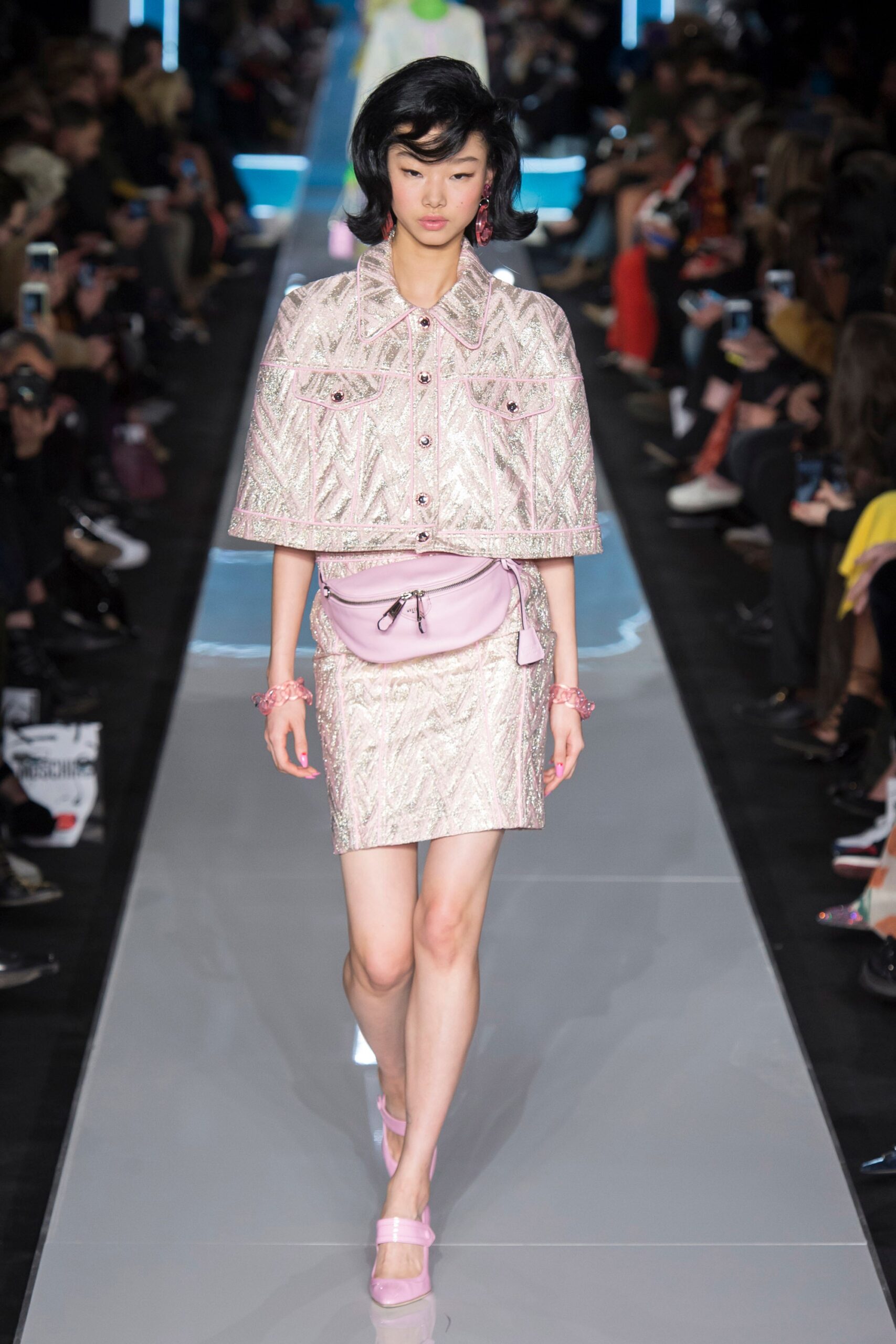 Moschino F/W 18 Look 39