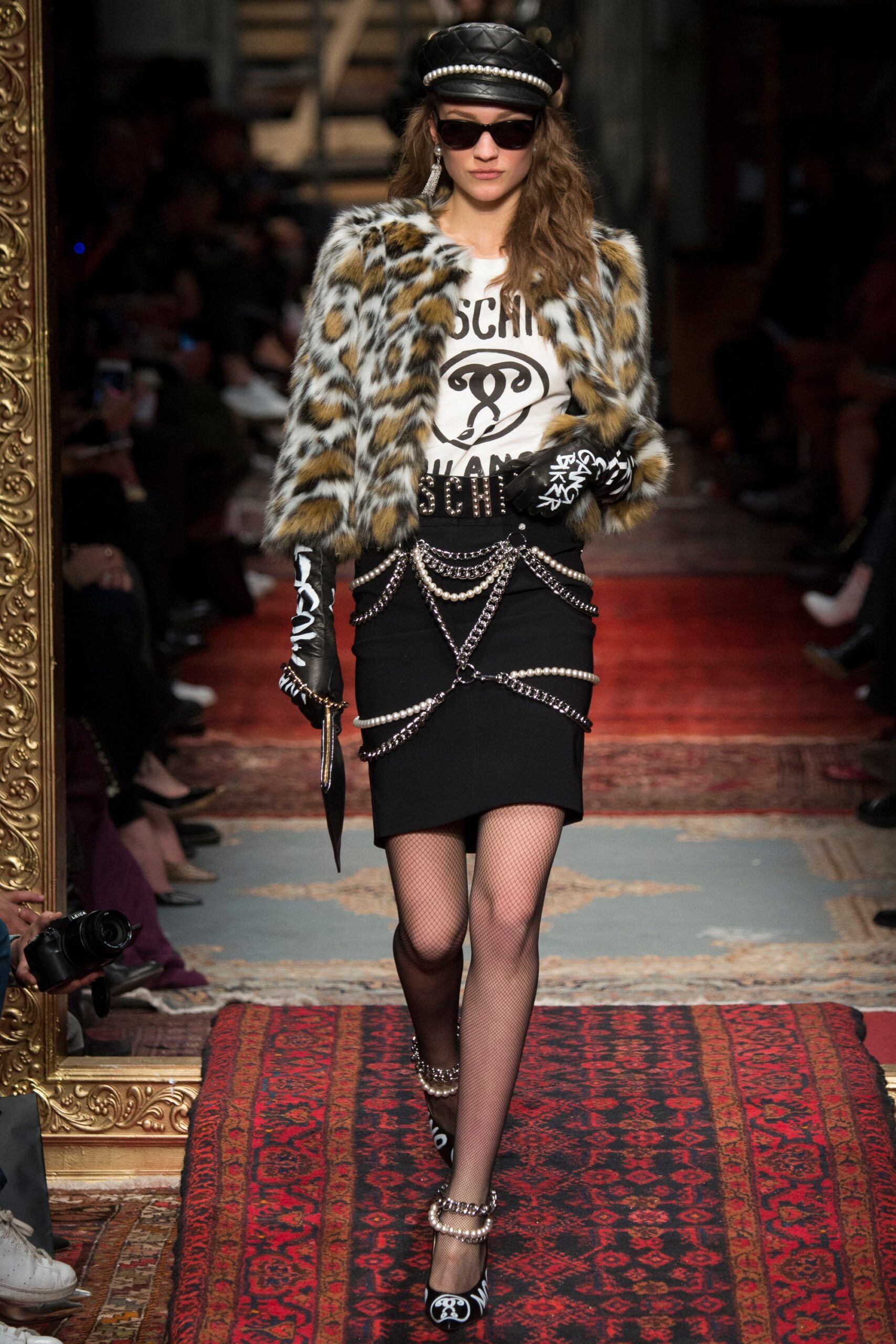 Moschino F/W 16 Look 16