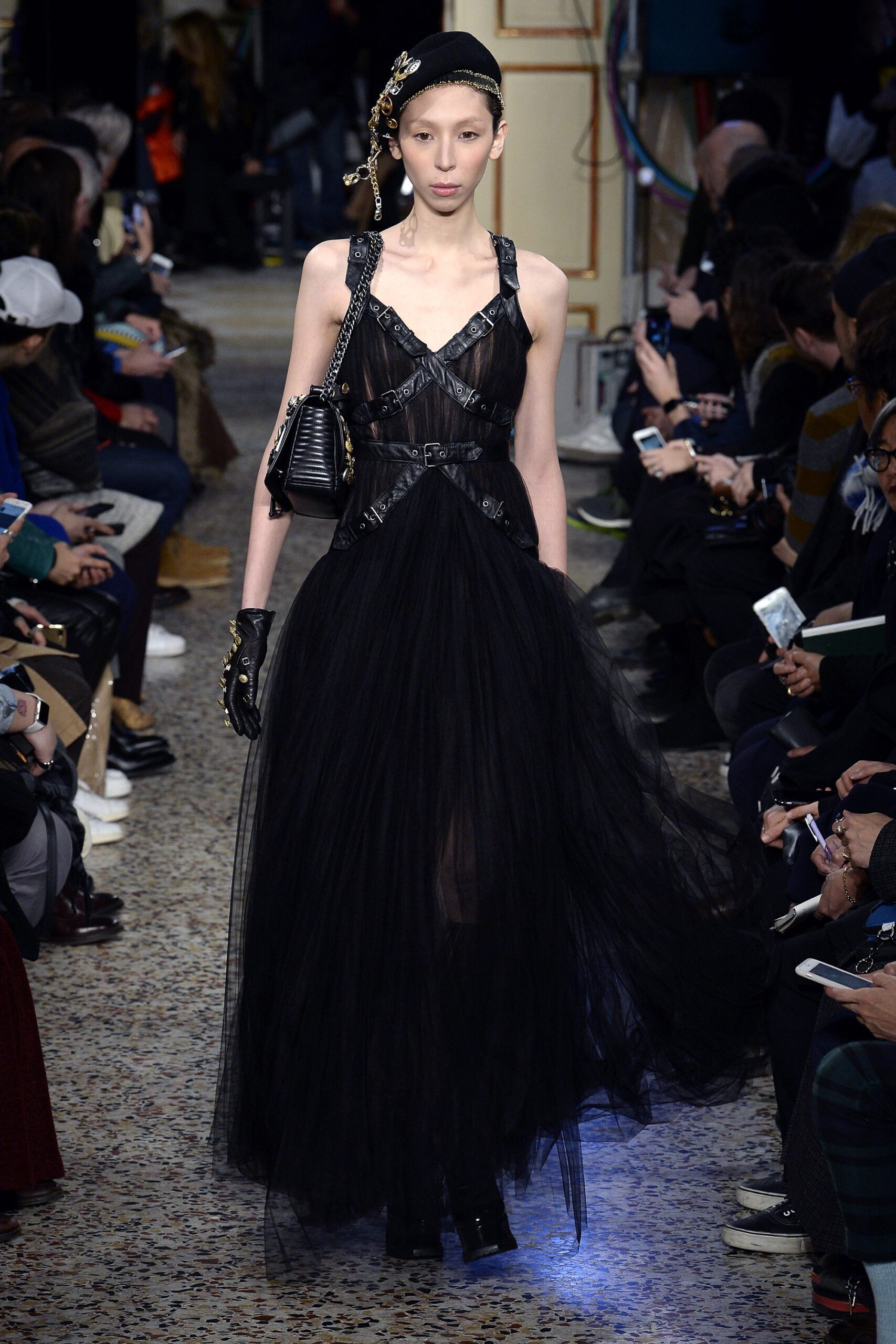 Moschino F/W 17 Look 35