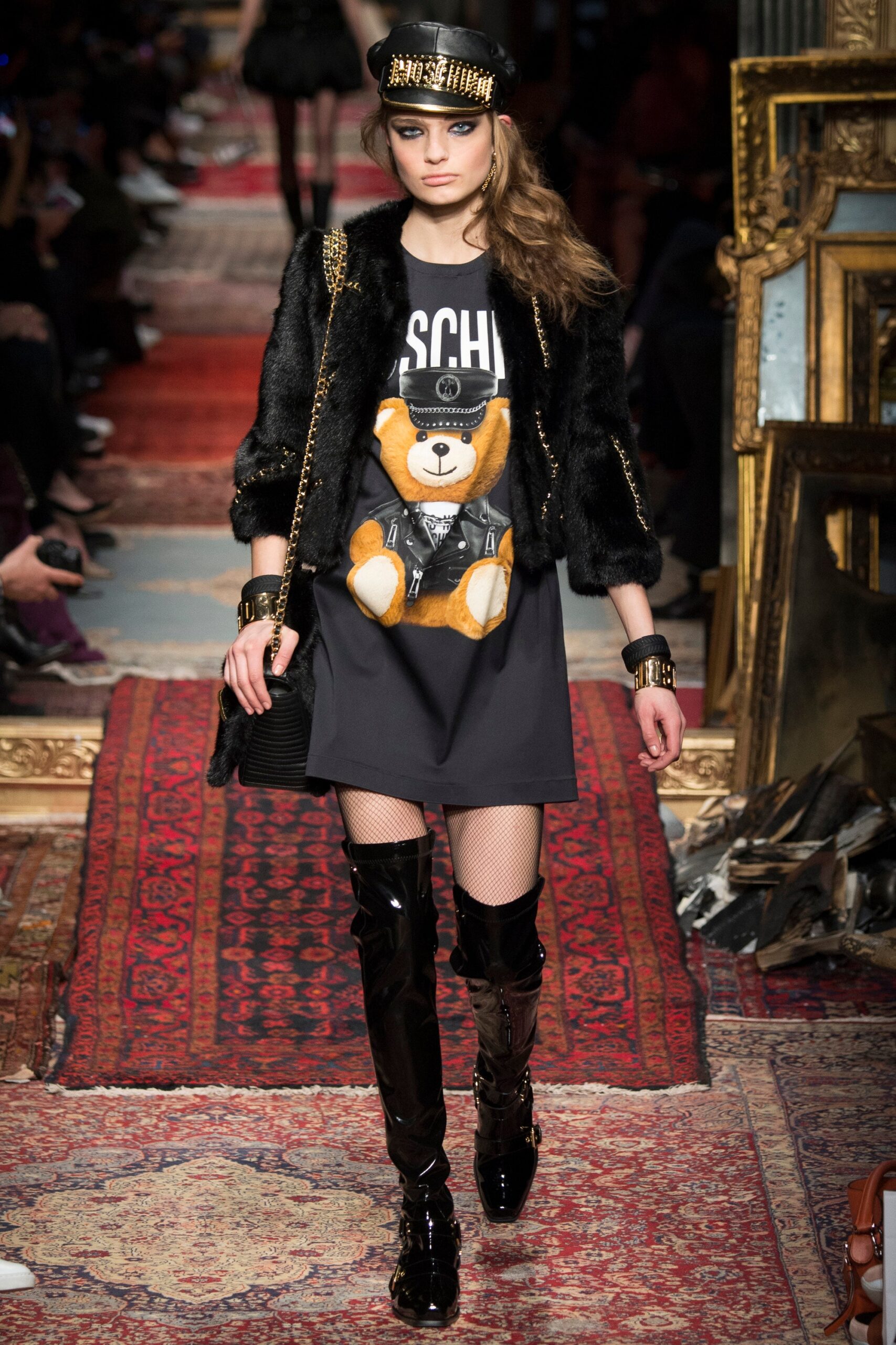 Moschino F/W 16 Look 17
