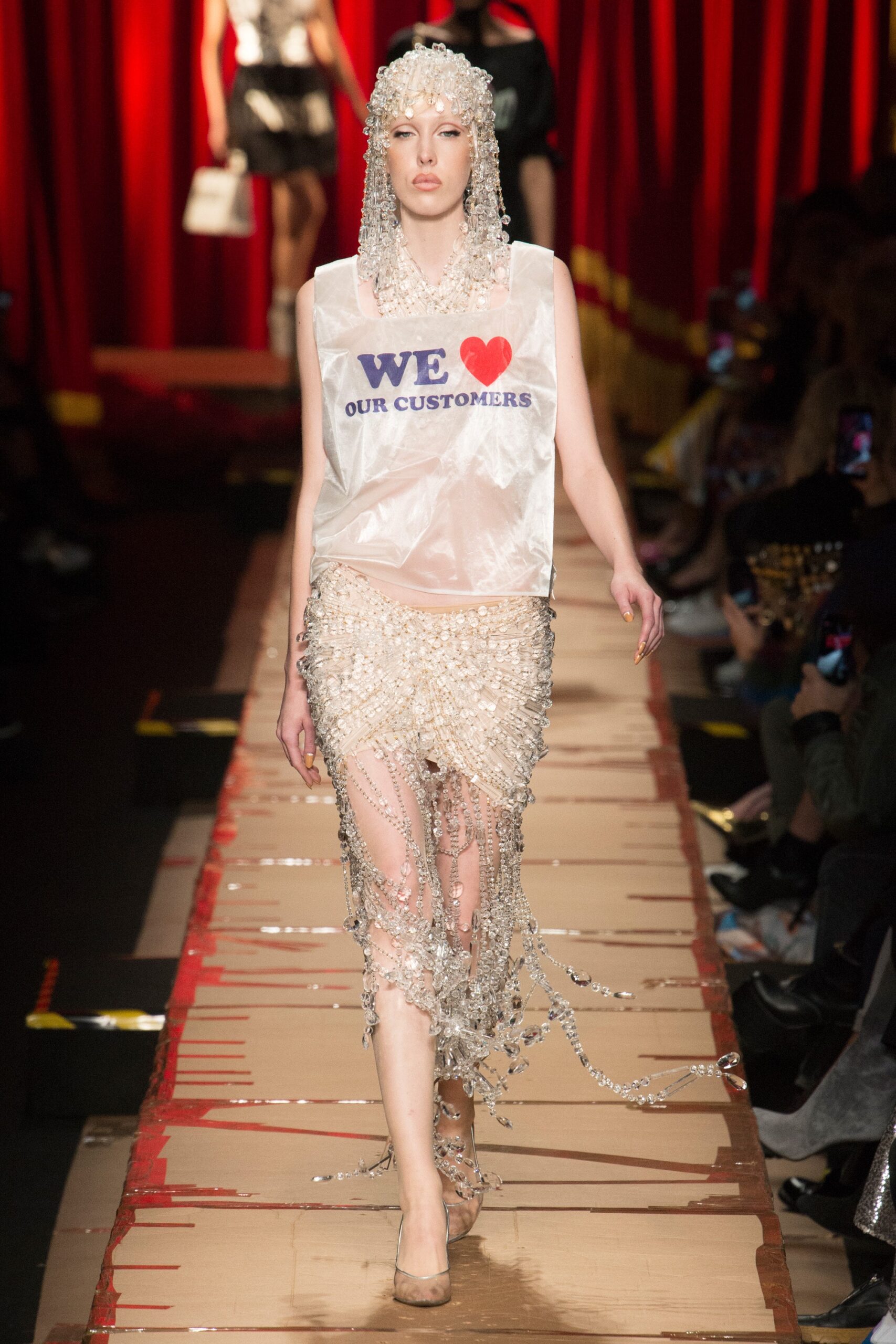 Moschino F/W 17 Look 30