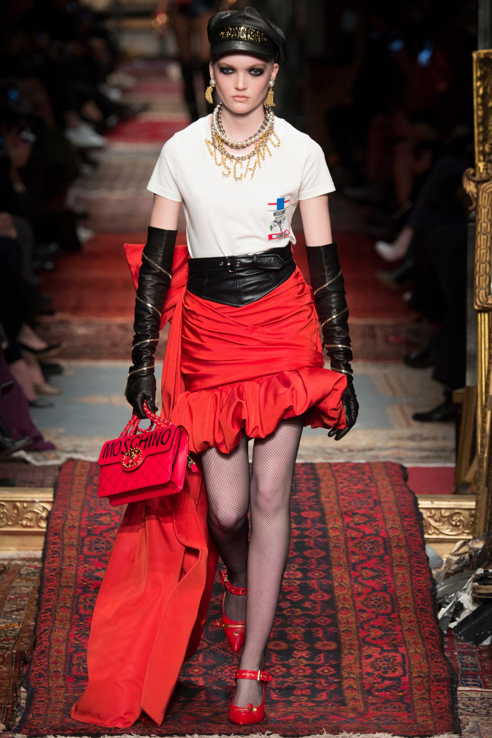 Moschino F/W 16 Look 19