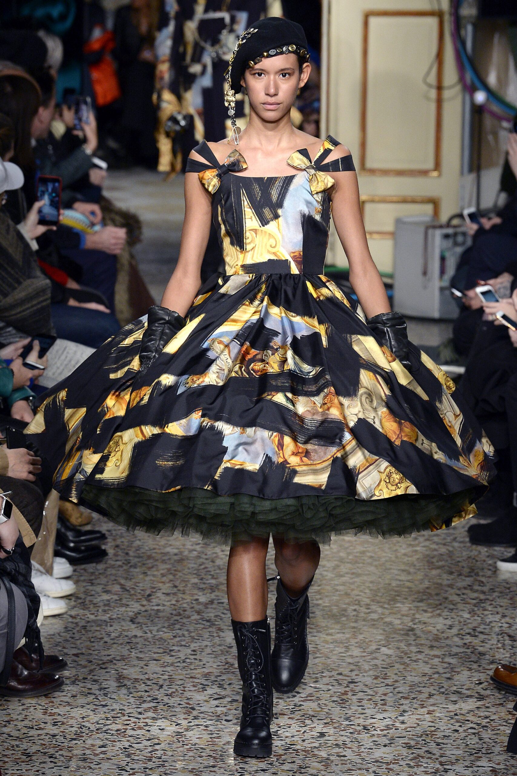 Moschino F/W 17 Look 40