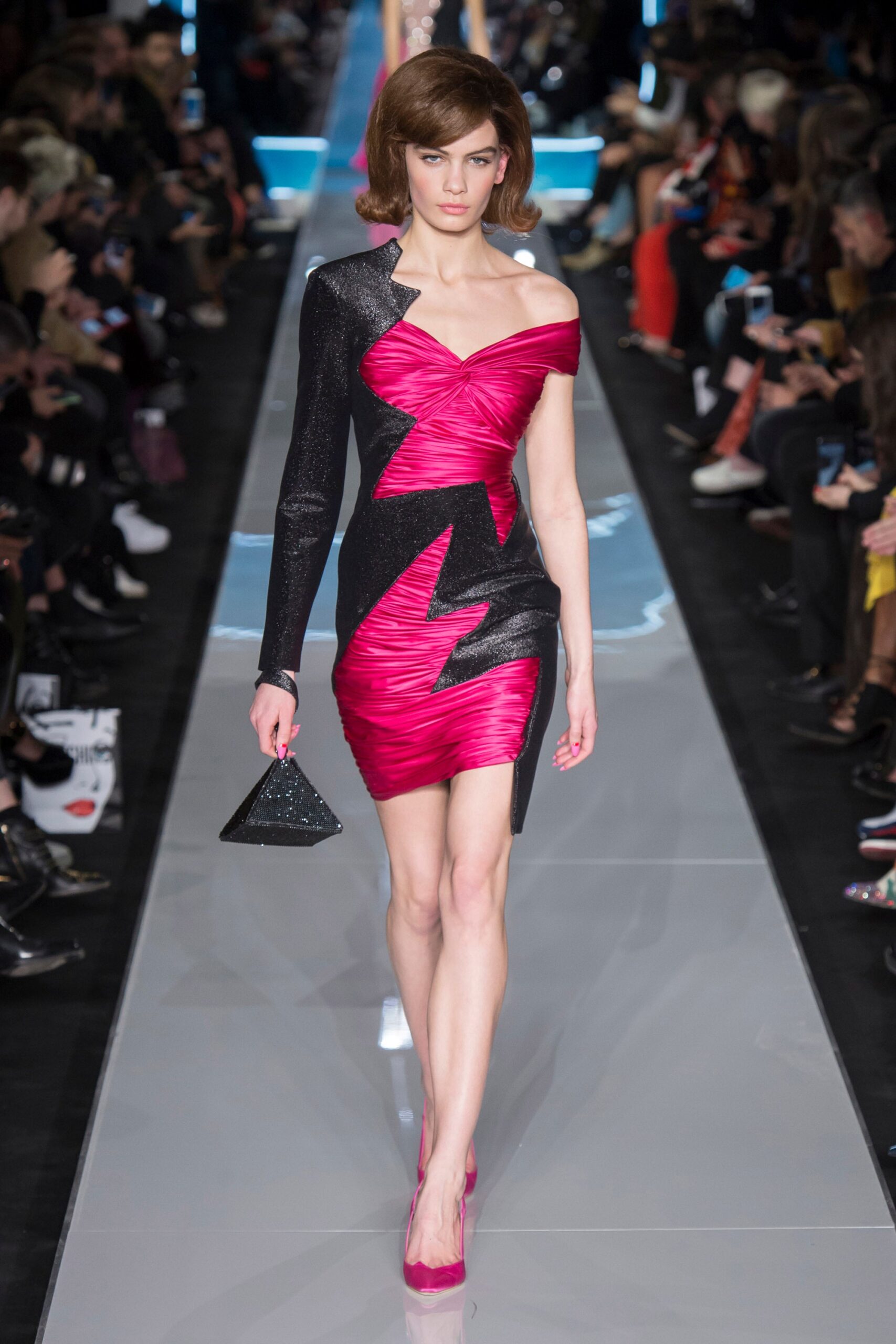 Moschino F/W 18 Look 49
