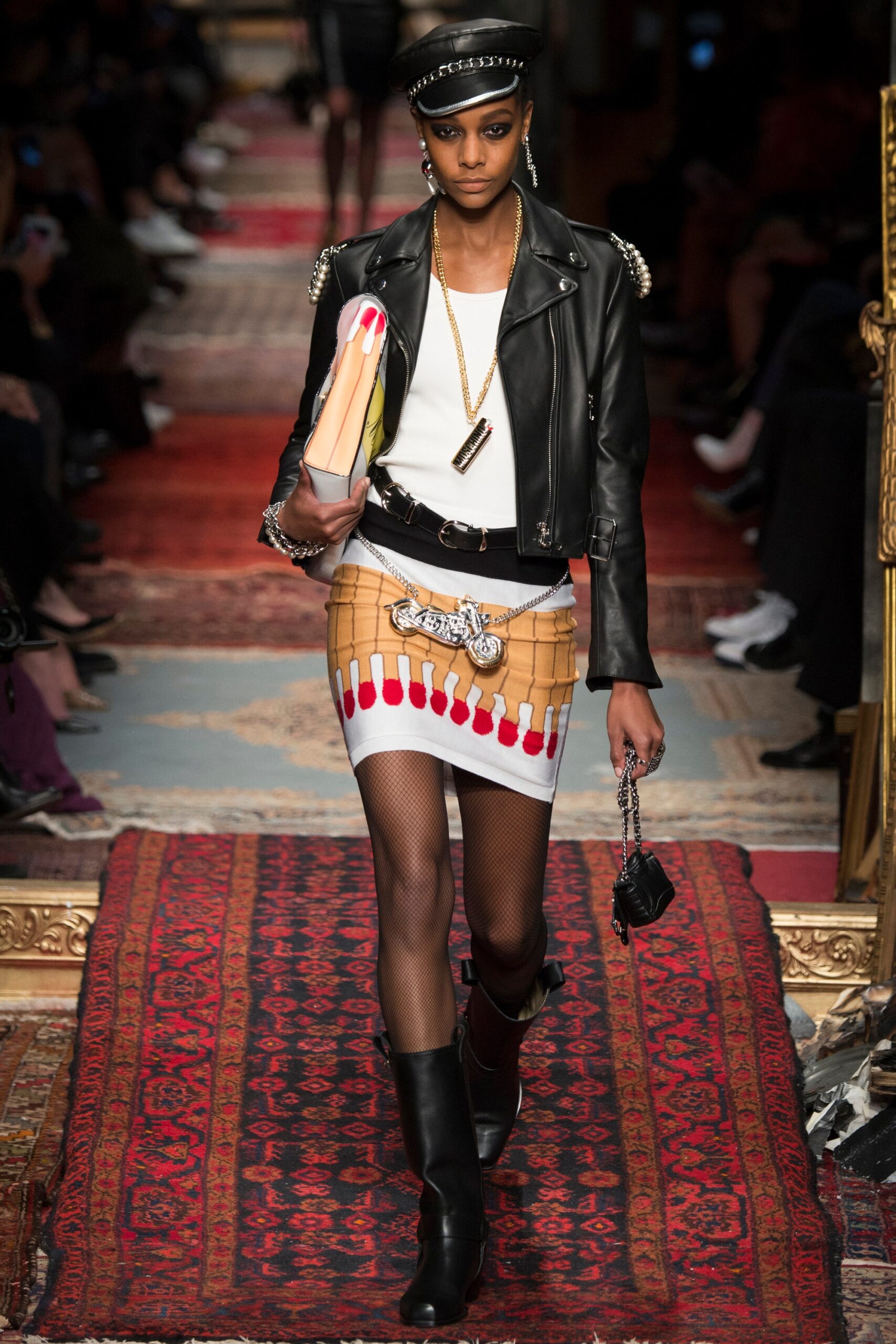 Moschino F/W 16 Look 21