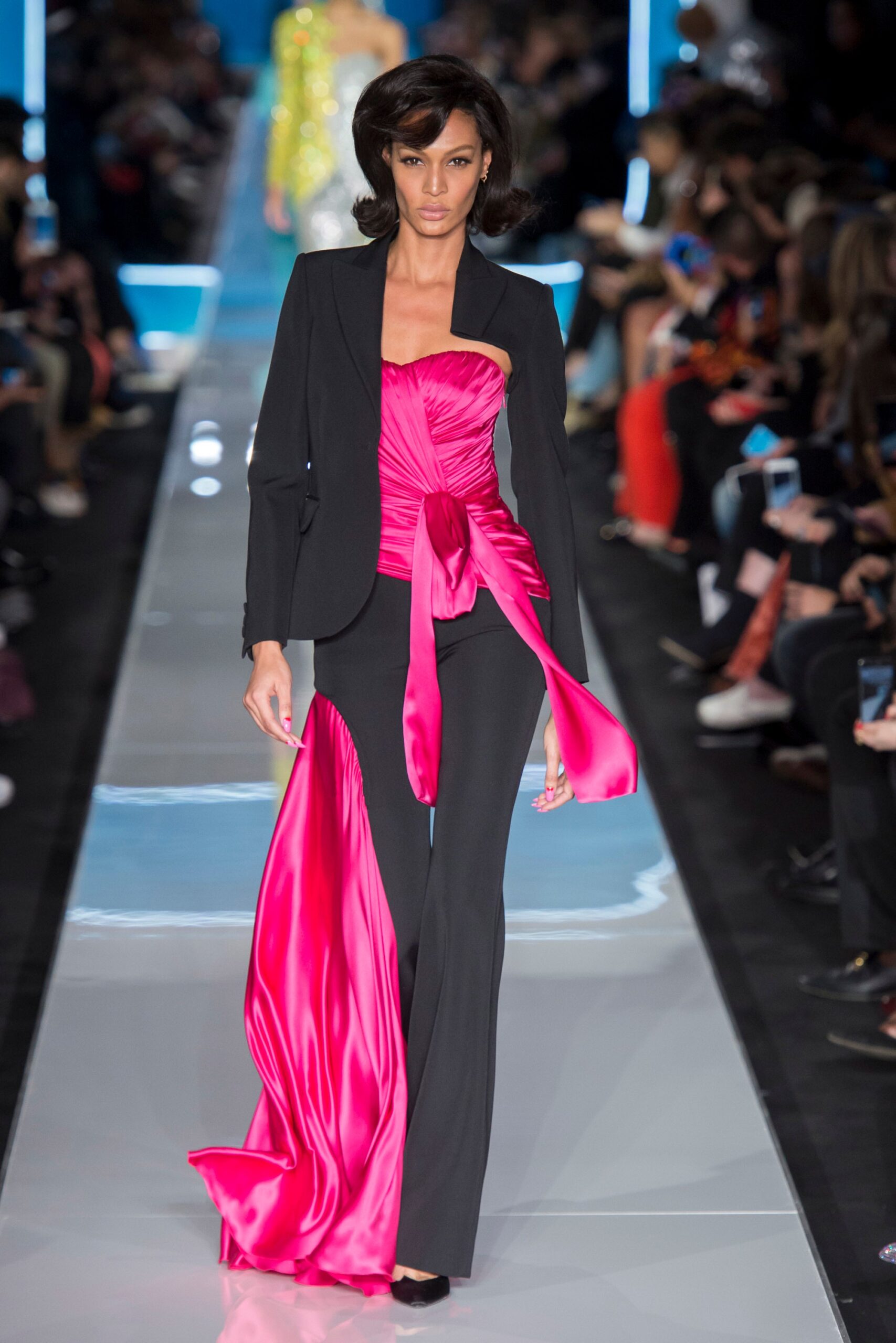 Moschino F/W 18 Look 51