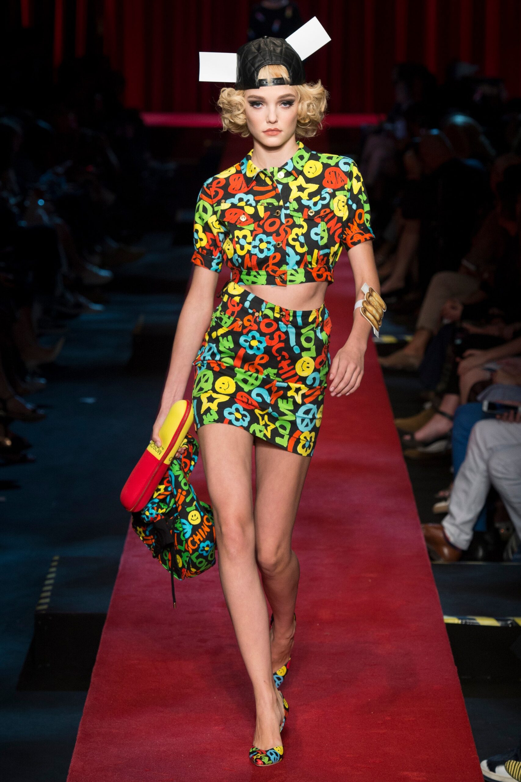 Moschino S/S 17 Look 18
