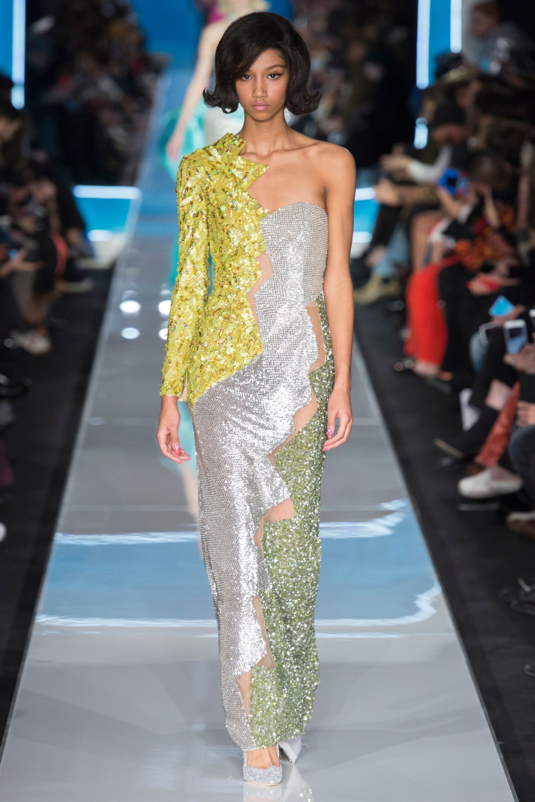 Moschino F/W 18 Look 52