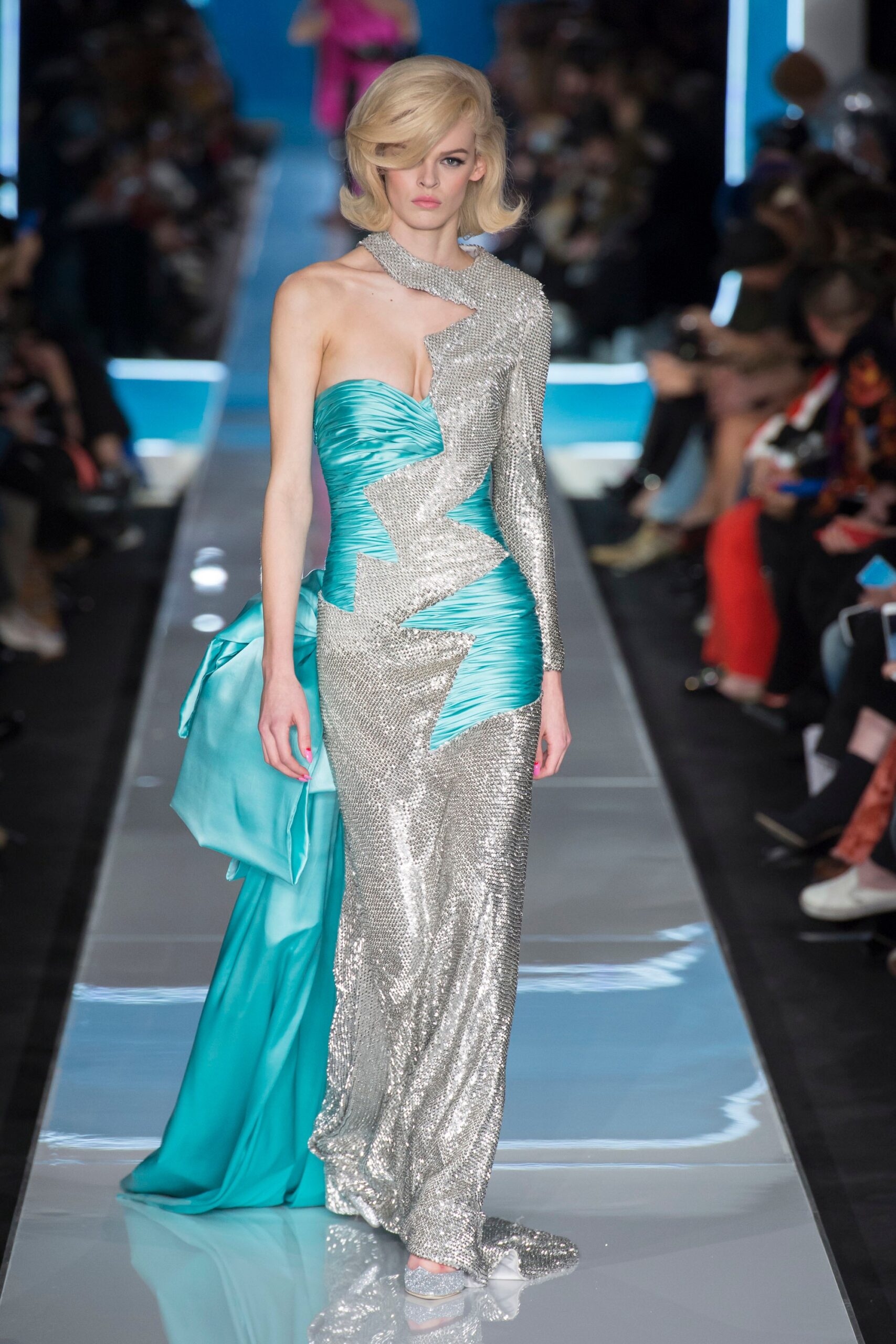 Moschino F/W 18 Look 53