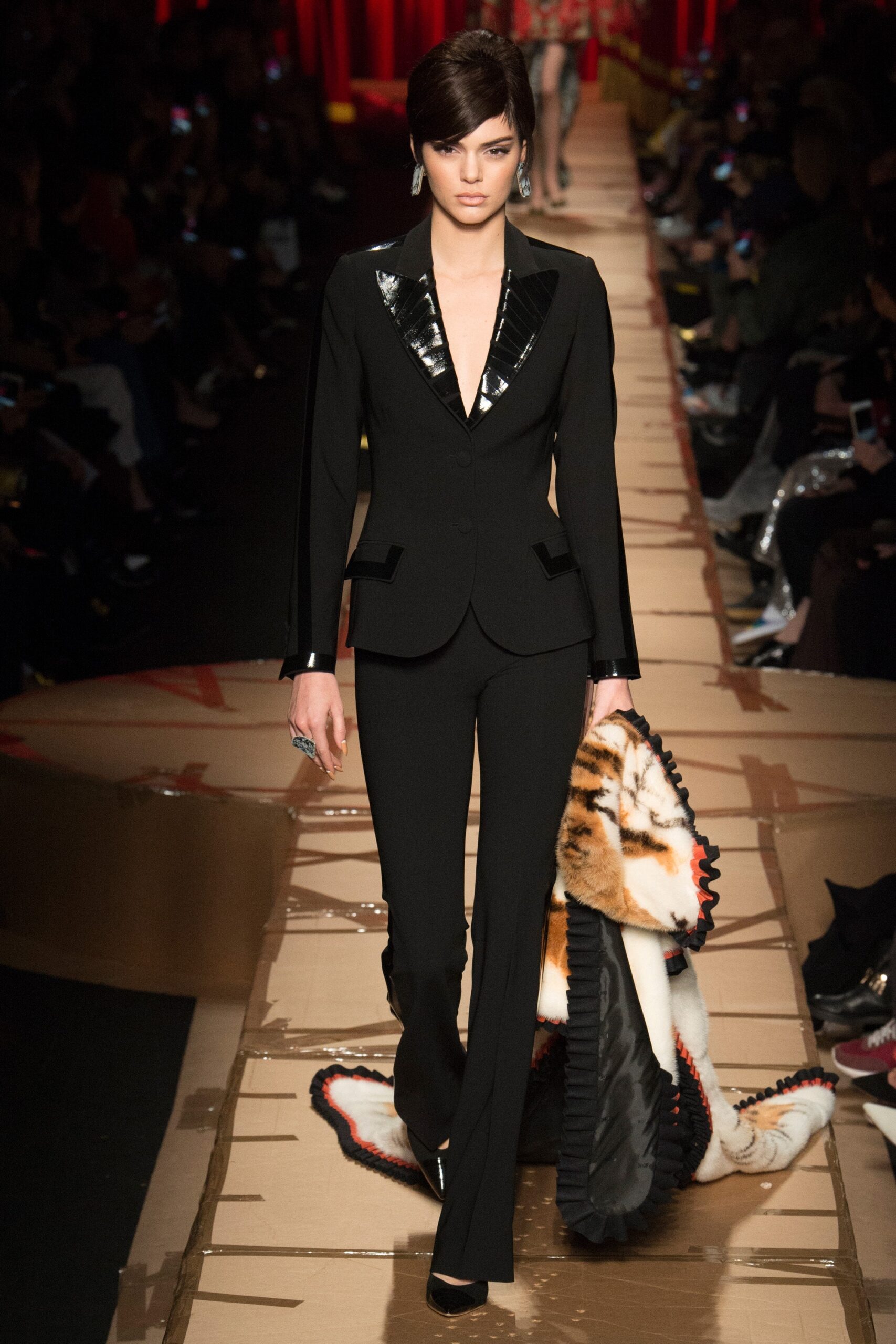 Moschino F/W 17 Look 40