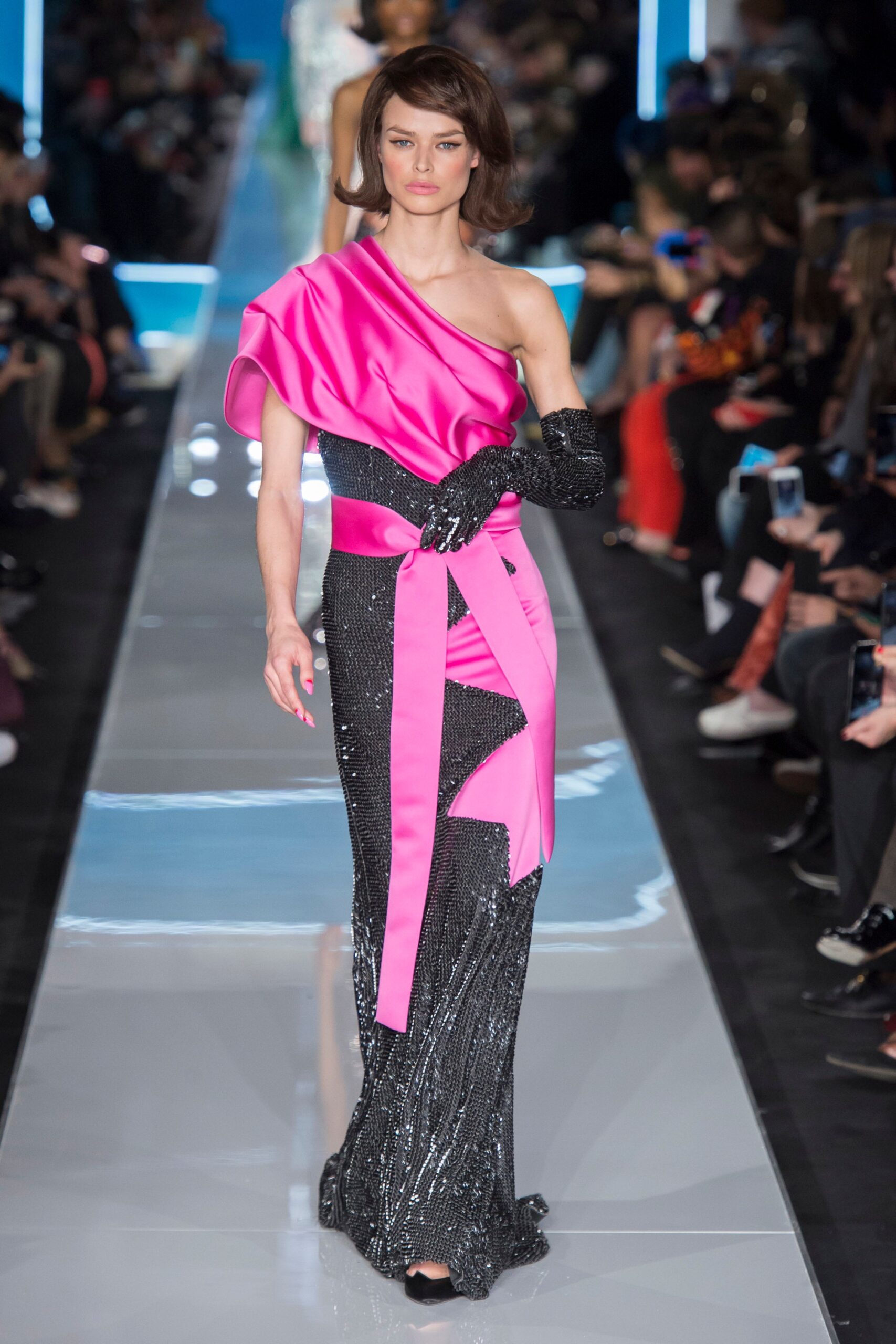 Moschino F/W 18 Look 54