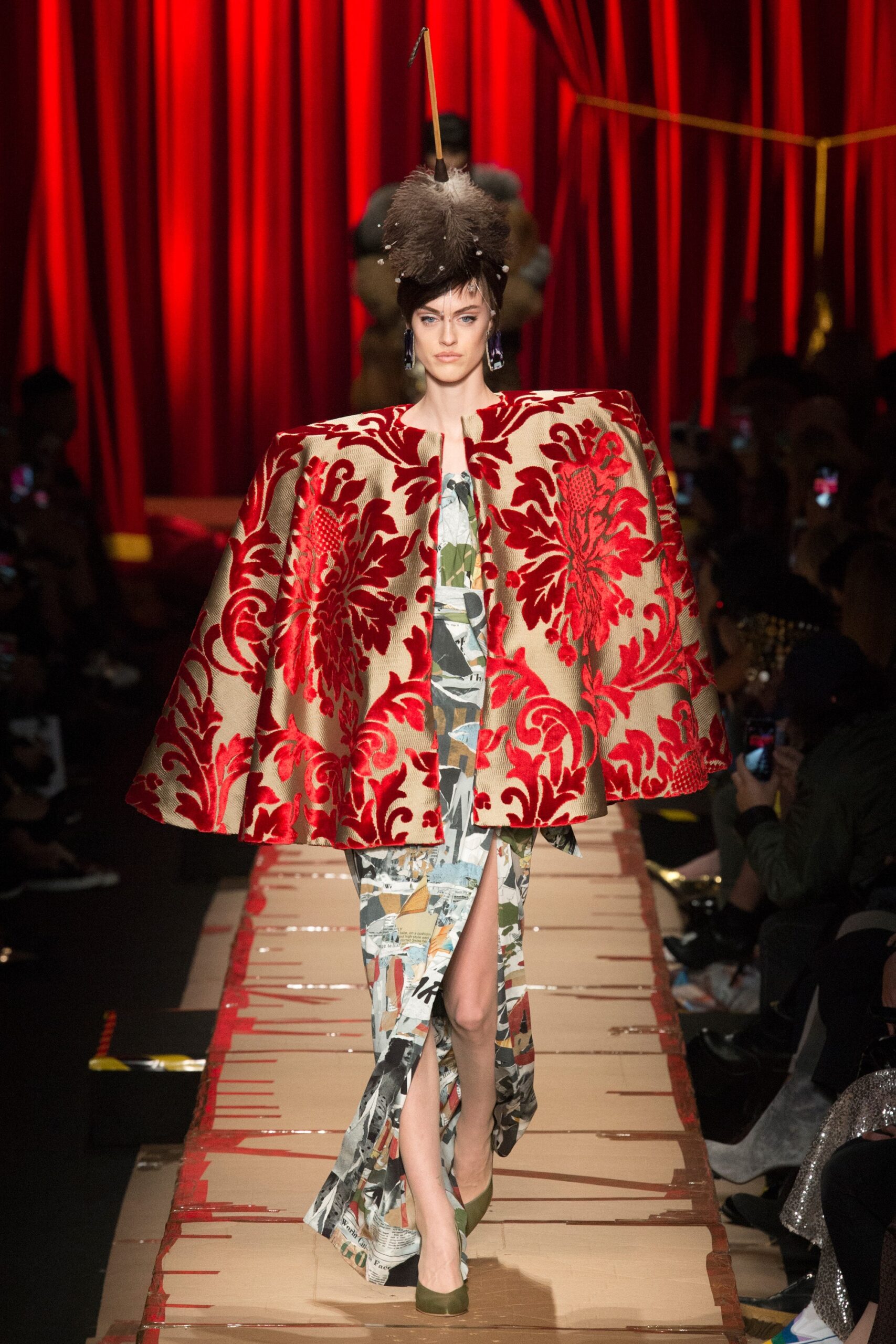 Moschino F/W 17 Look 41