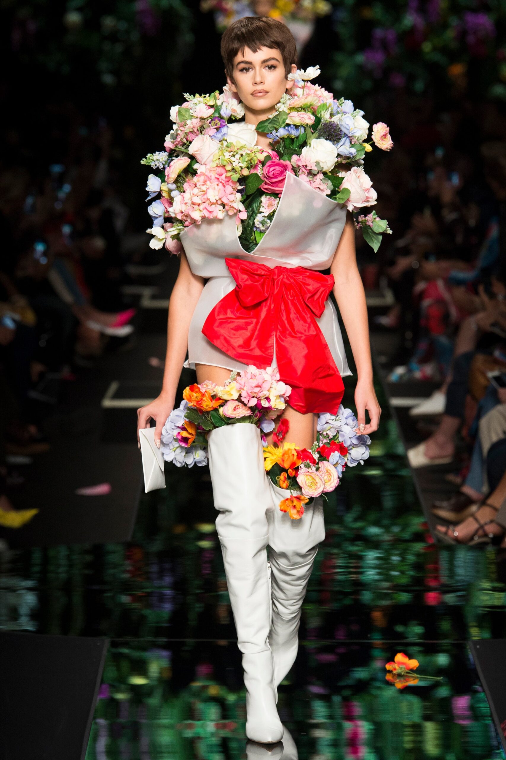 Moschino S/S 18 Look 44