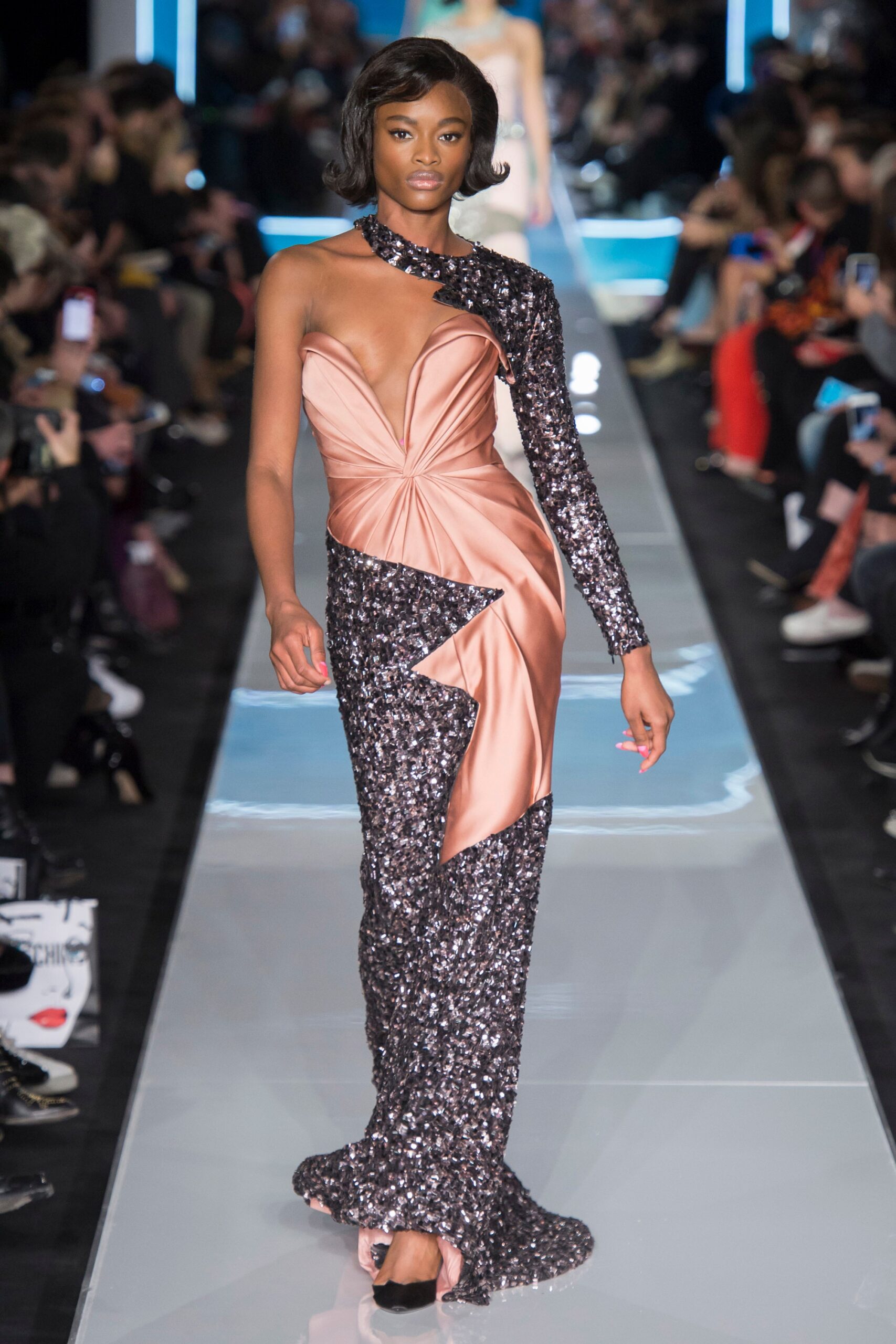 Moschino F/W 18 Look 55
