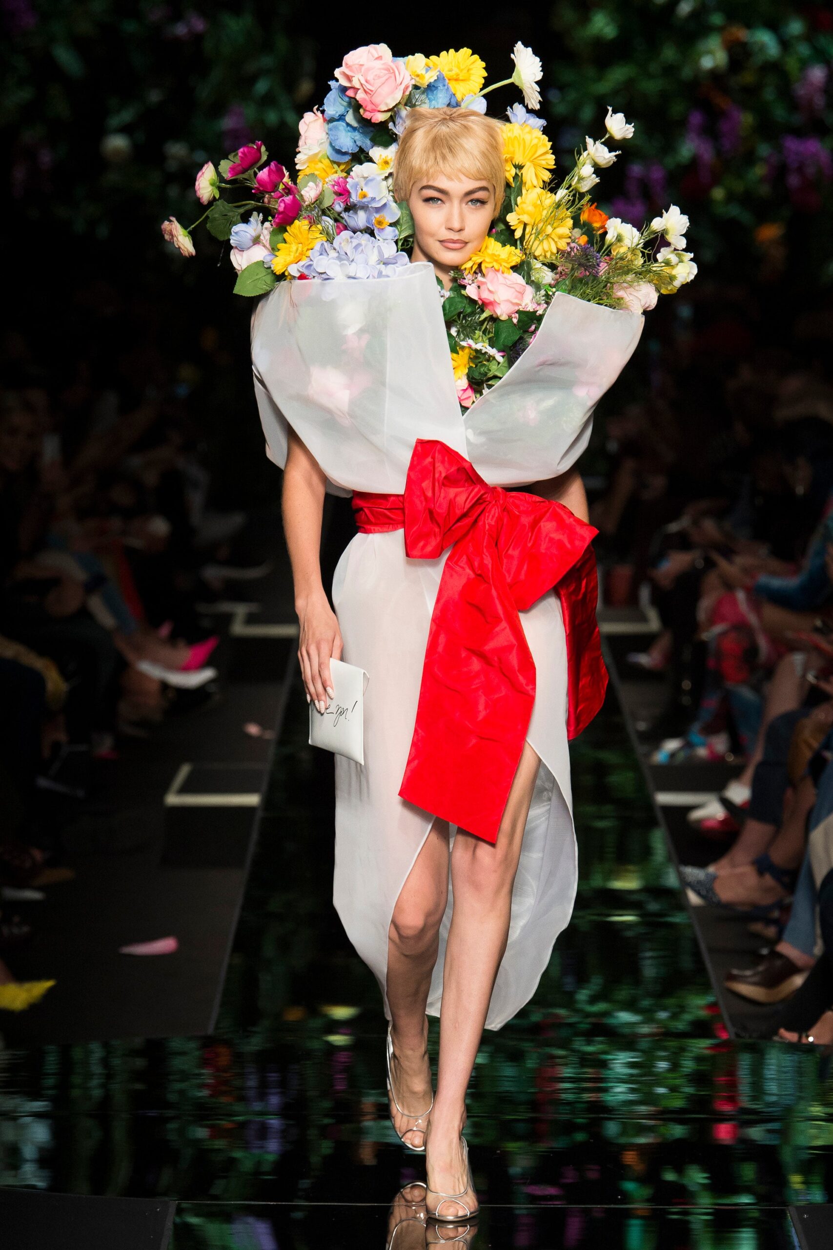 Moschino S/S 18 Look 45