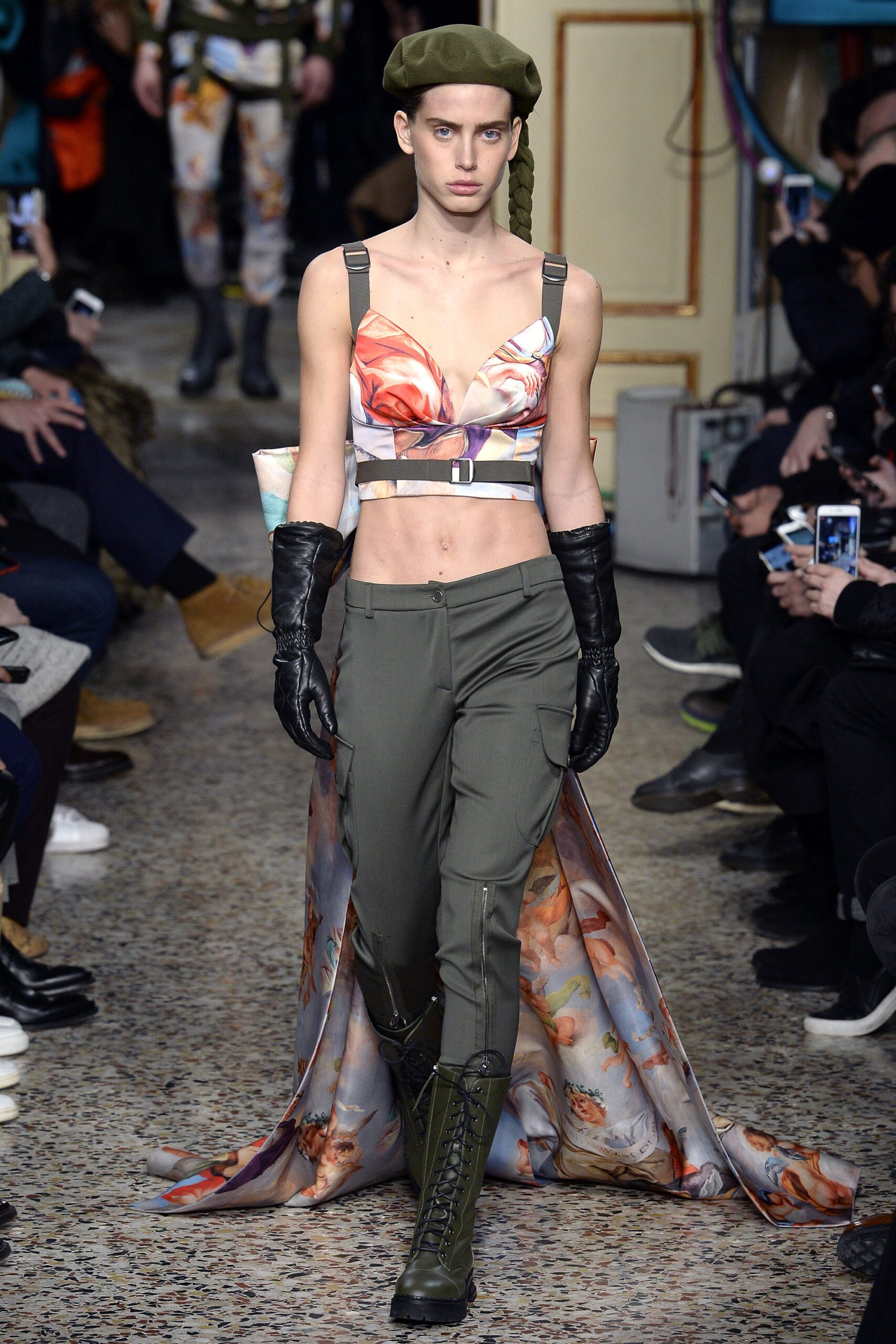 Moschino F/W 17 Look 46