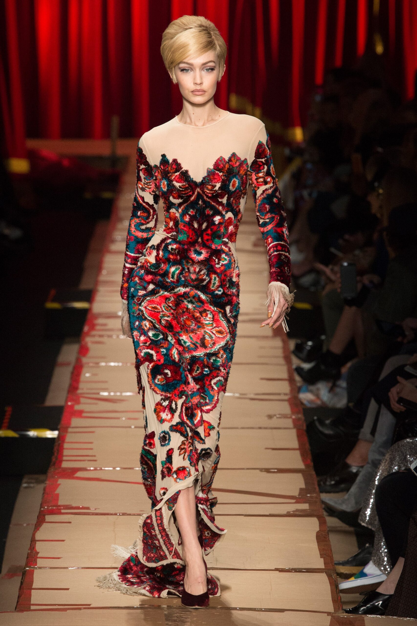 Moschino F/W 17 Look 44