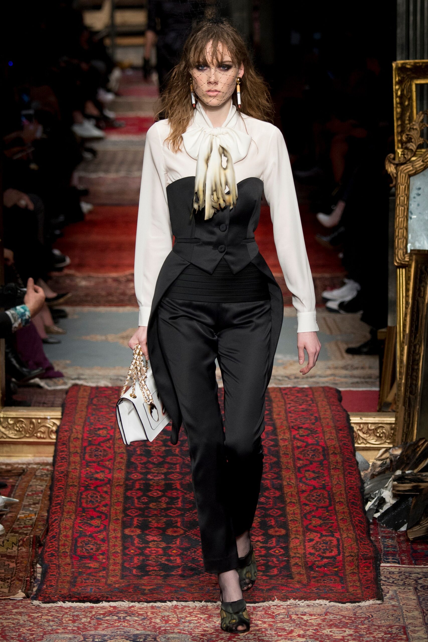 Moschino F/W 16 Look 24