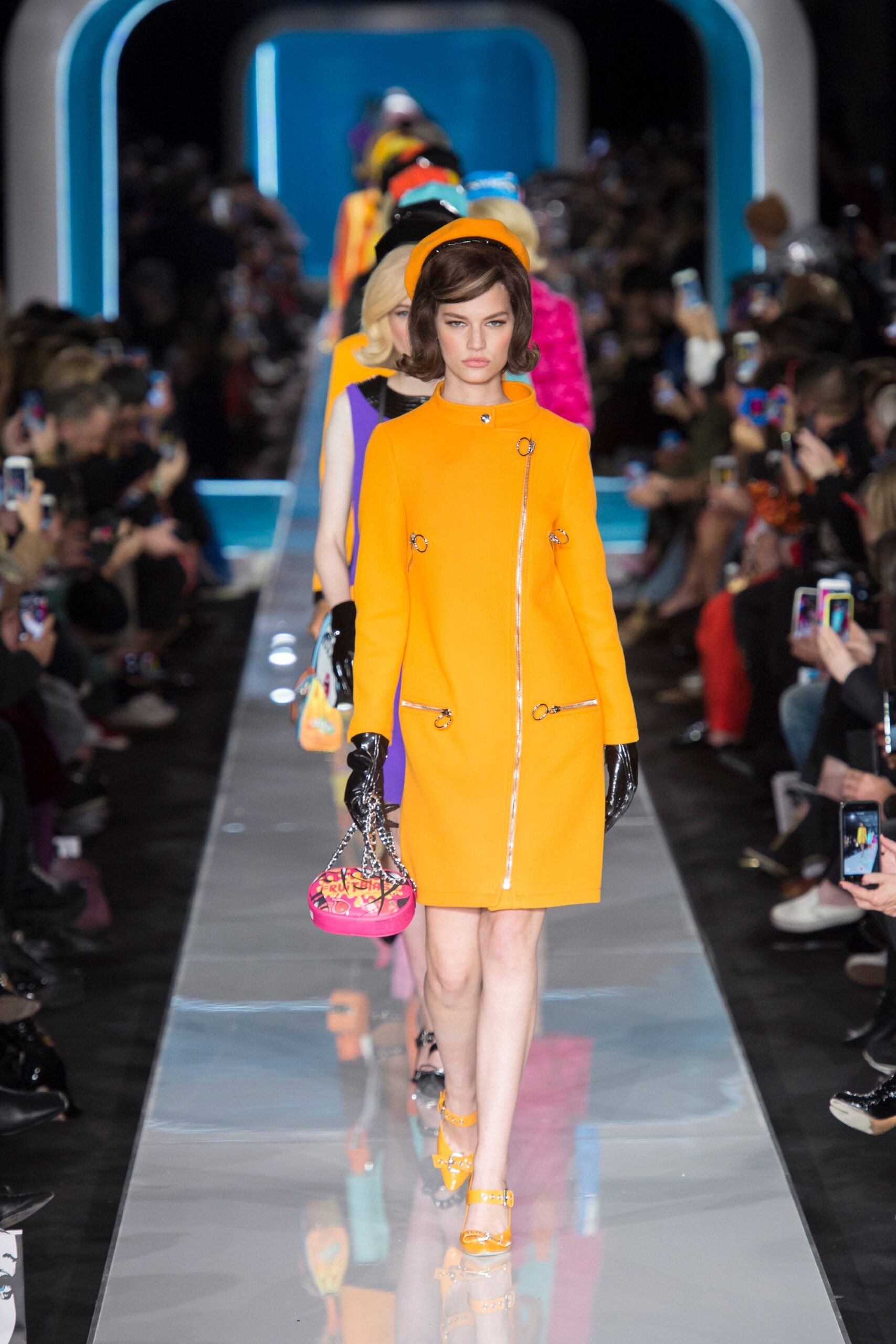 Moschino F/W 18 Look 58