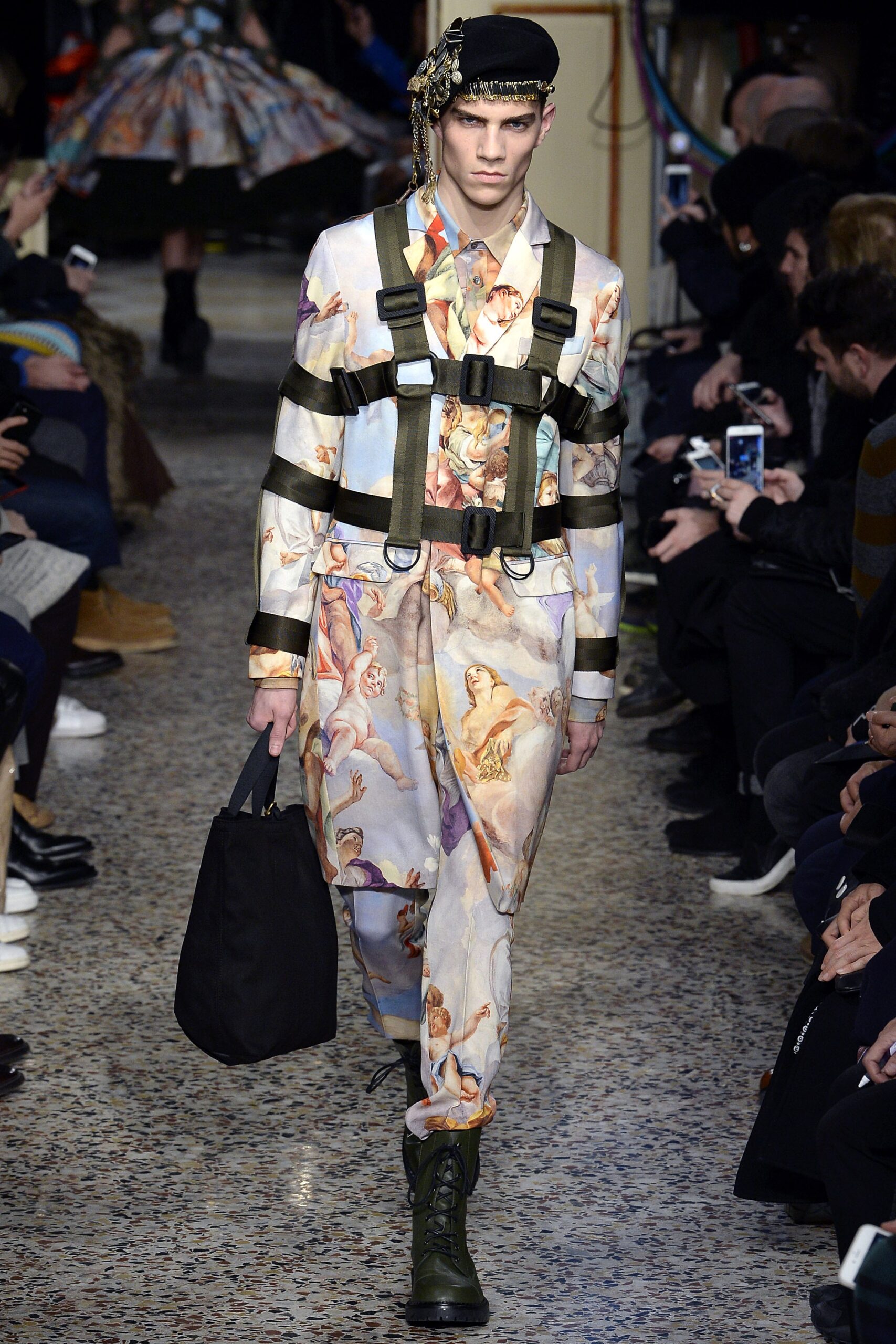 Moschino F/W 17 Look 49