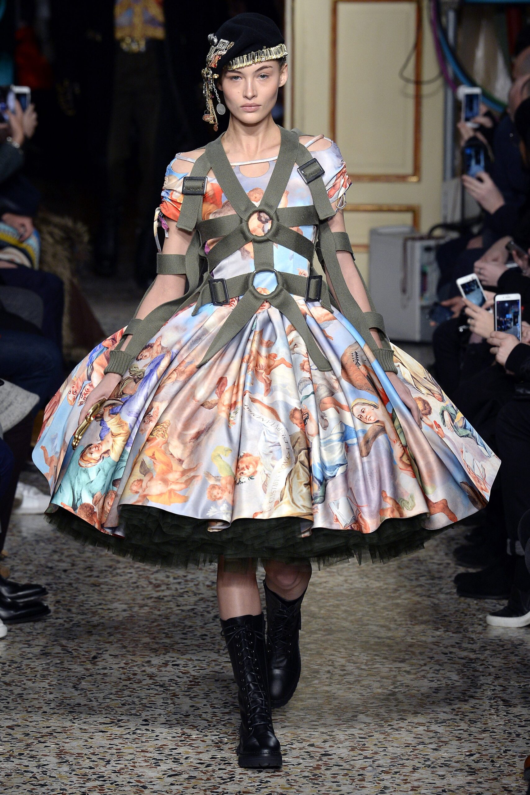 Moschino F/W 17 Look 50