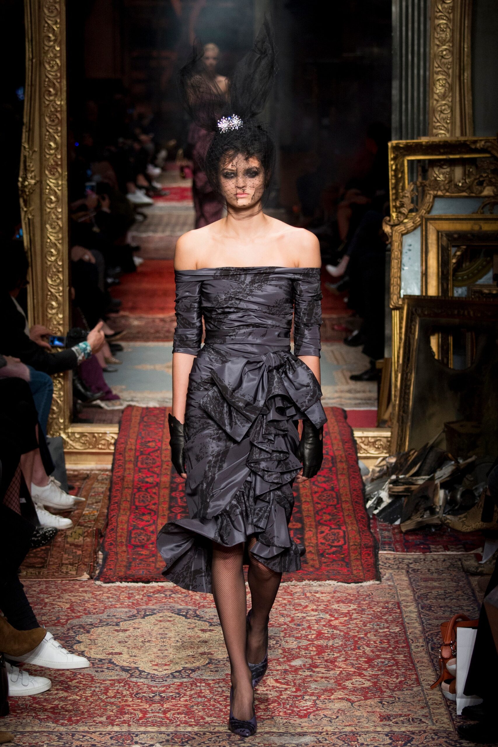 Moschino F/W 16 Look 25