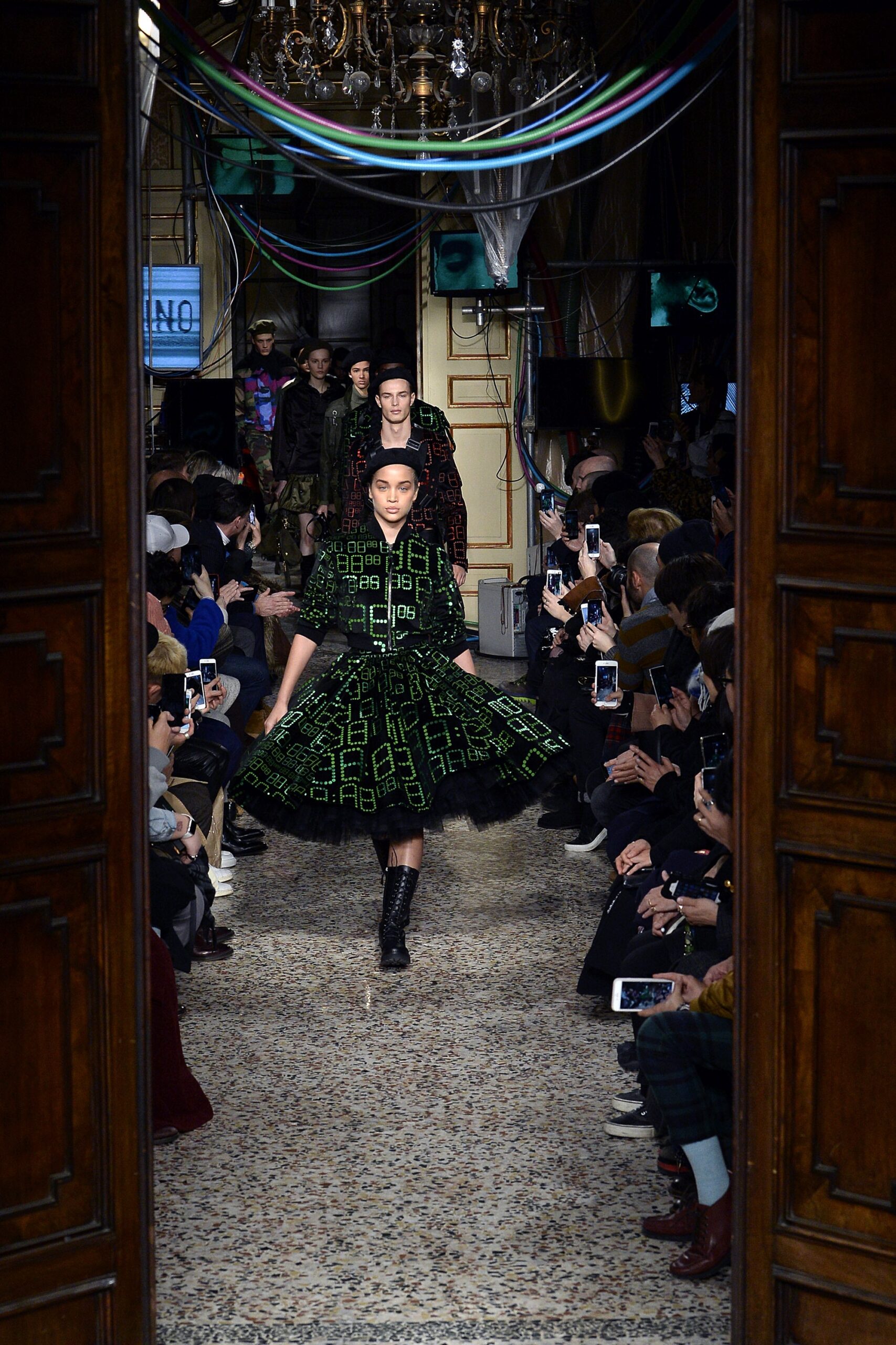 Moschino F/W 17 Look 52