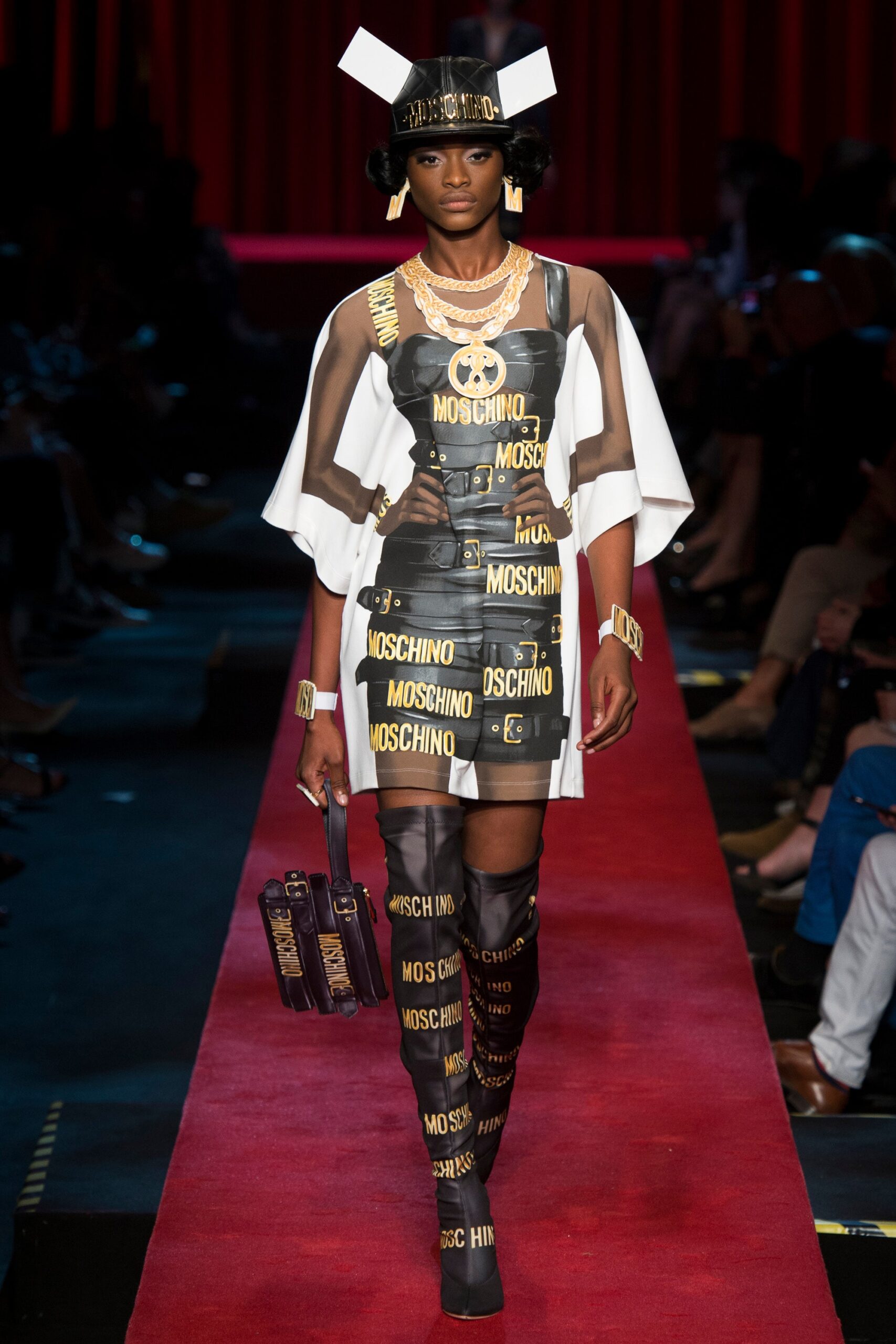 Moschino S/S 17 Look 25