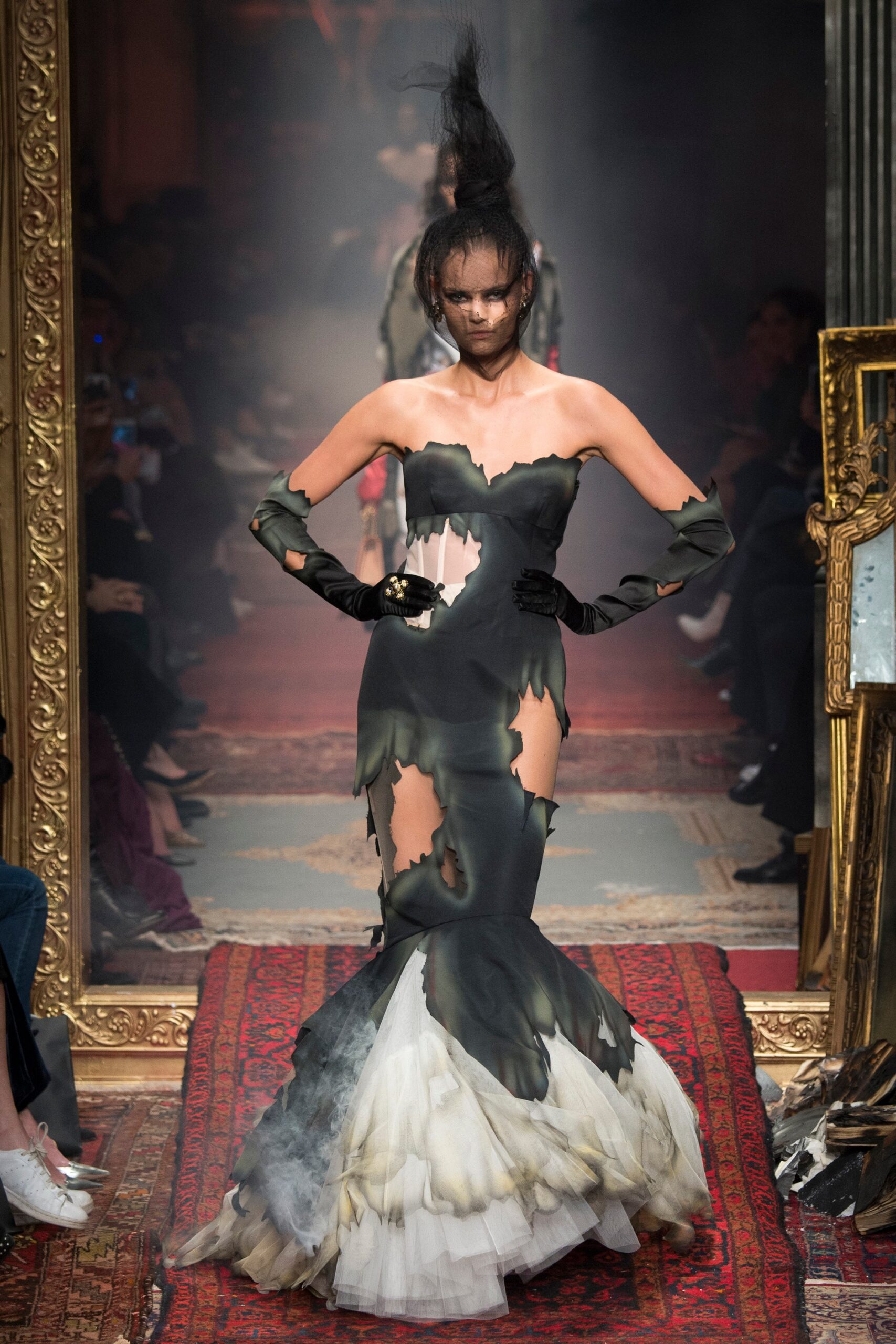 Moschino F/W 16 Look 27