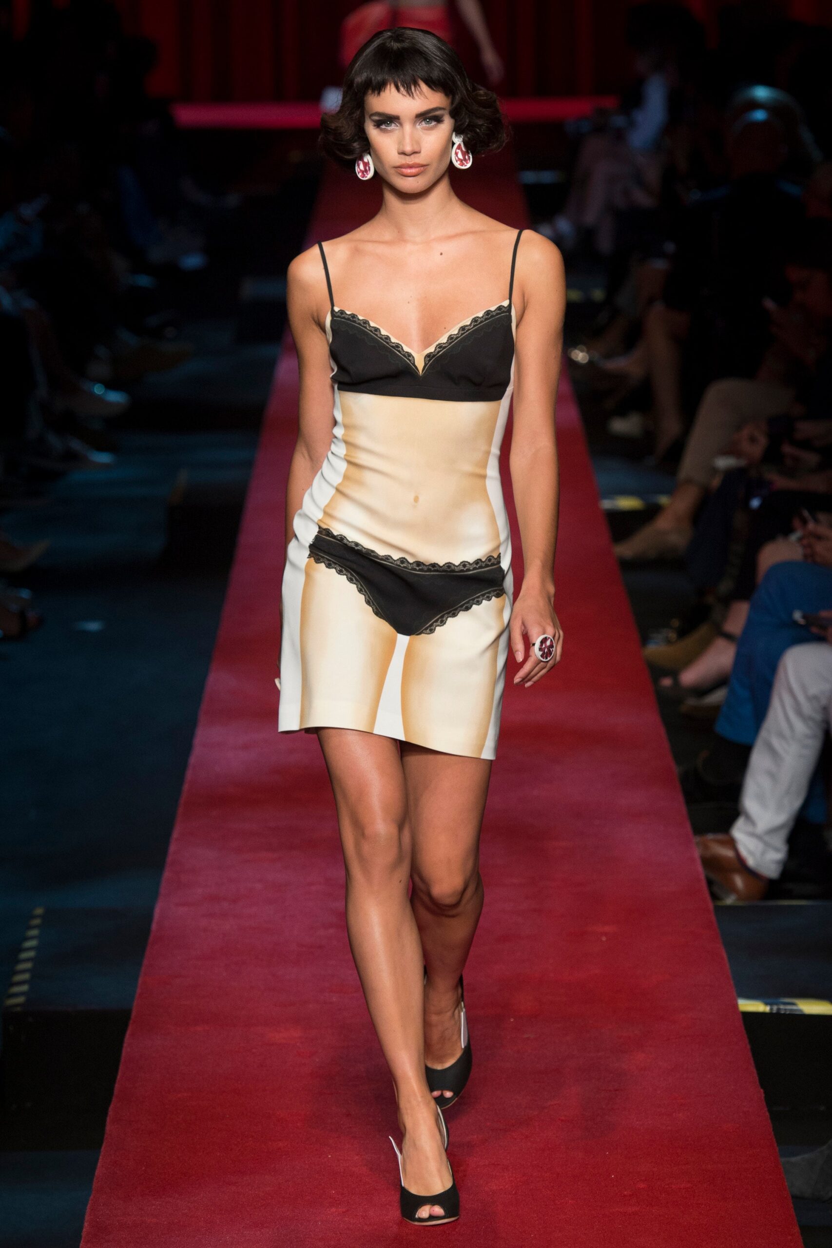 Moschino S/S 17 Look 28