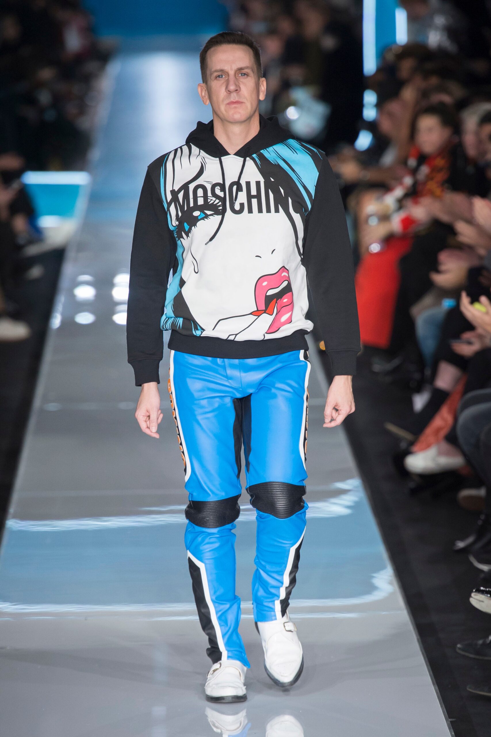 Moschino F/W 18 Look 59