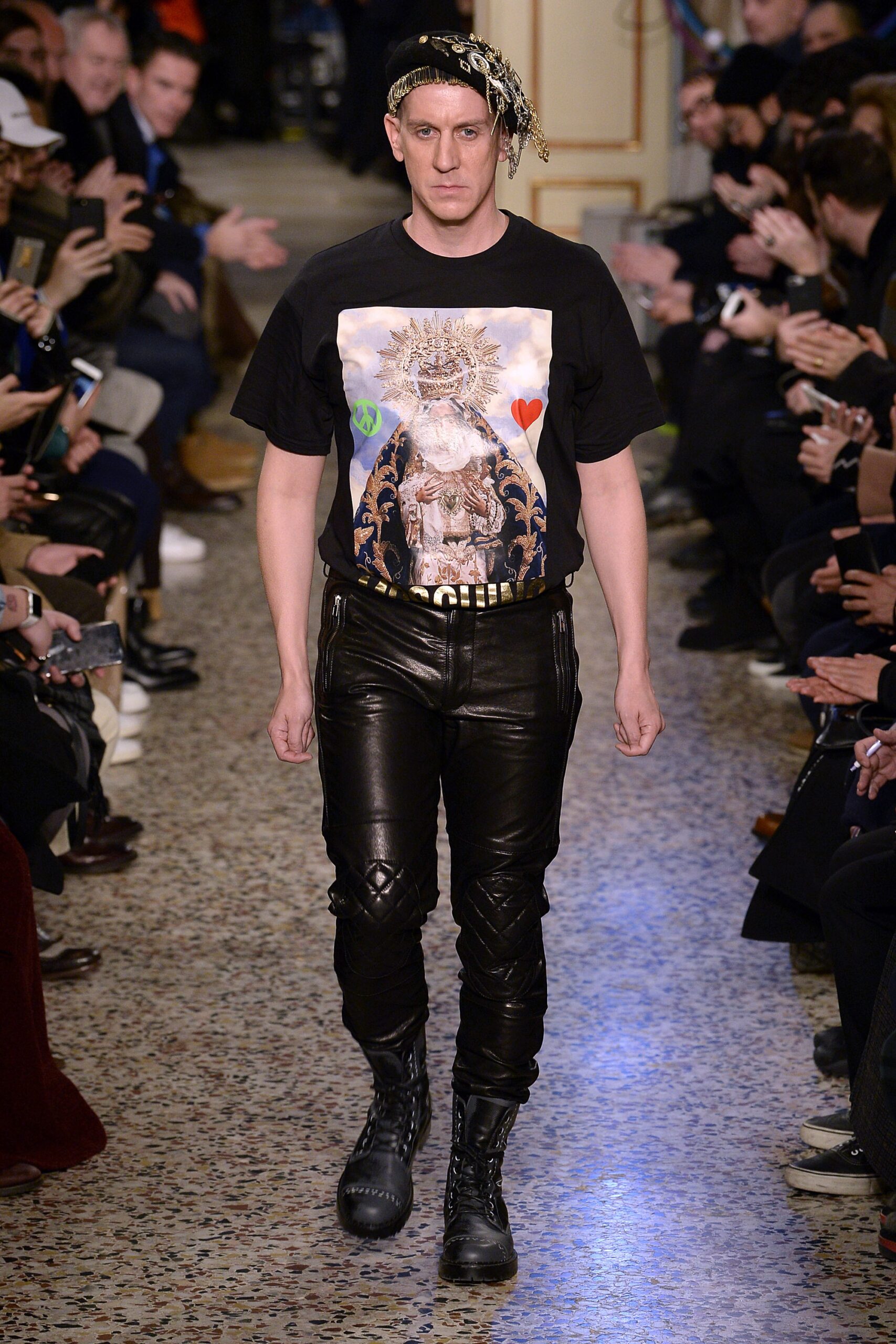 Moschino F/W 17 Look 53