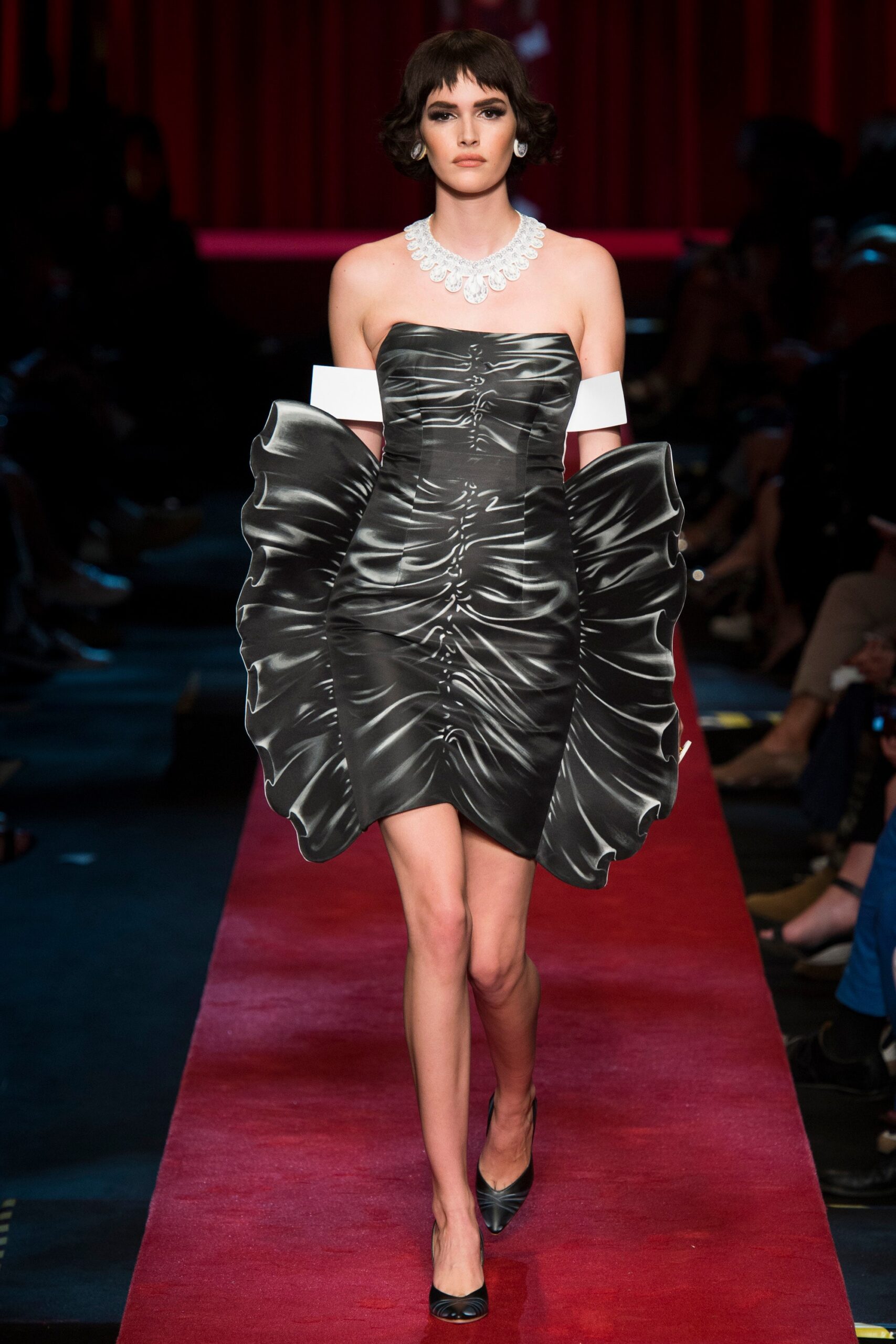 Moschino S/S 17 Look 33