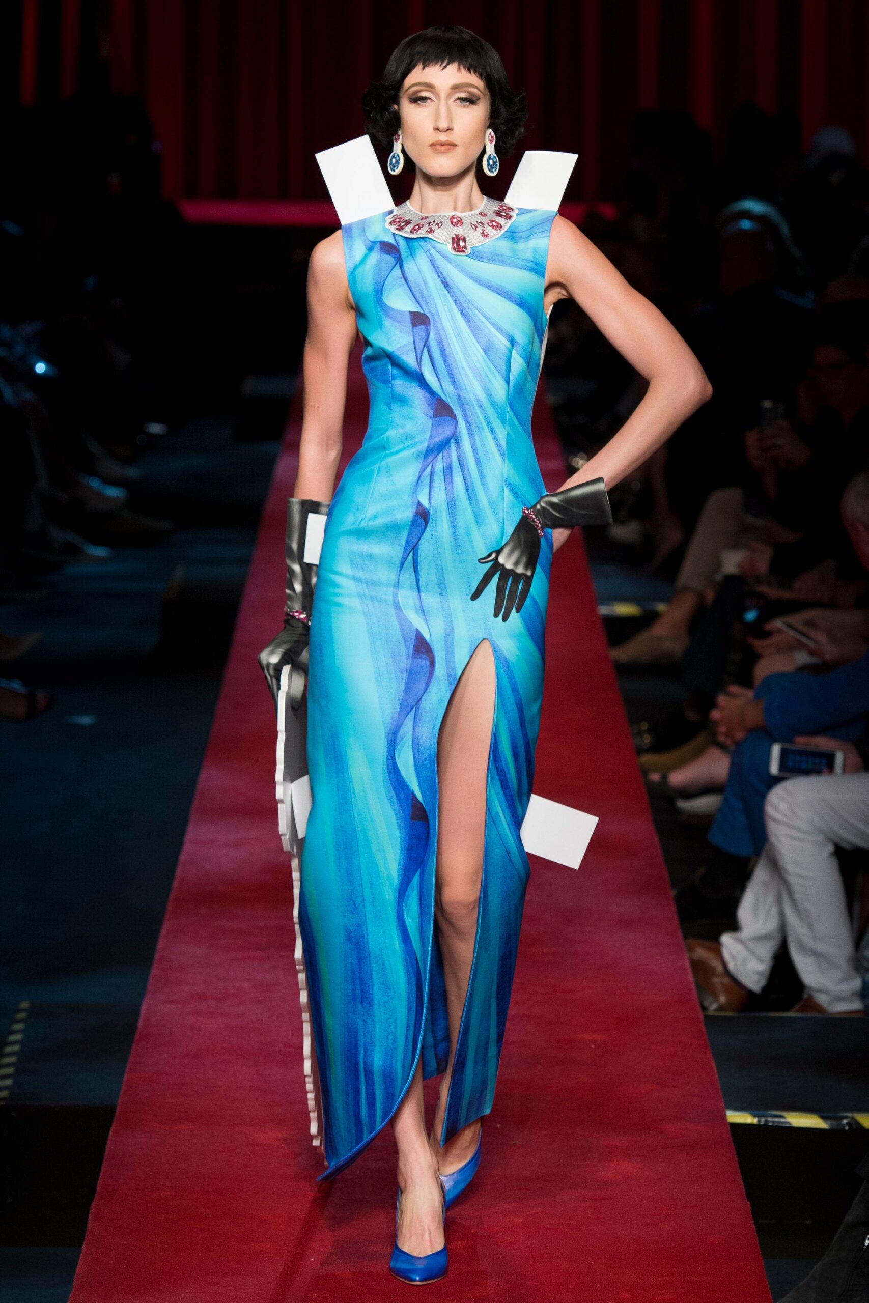 Moschino S/S 17 Look 38