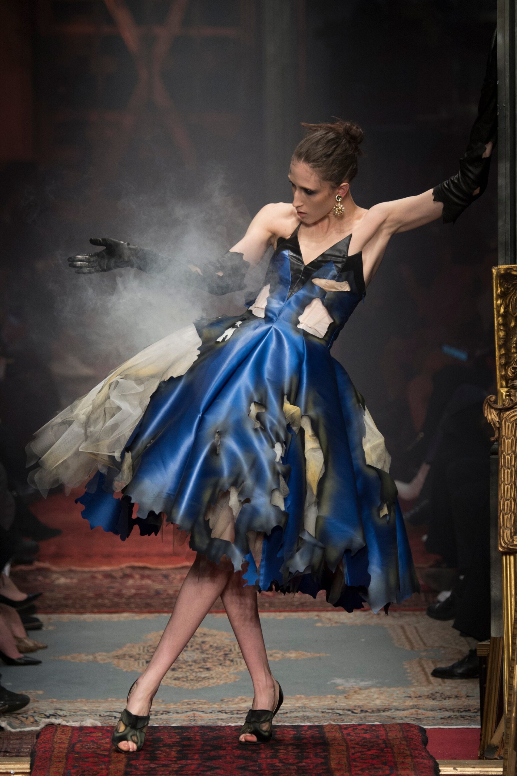 Moschino F/W 16 Look 33