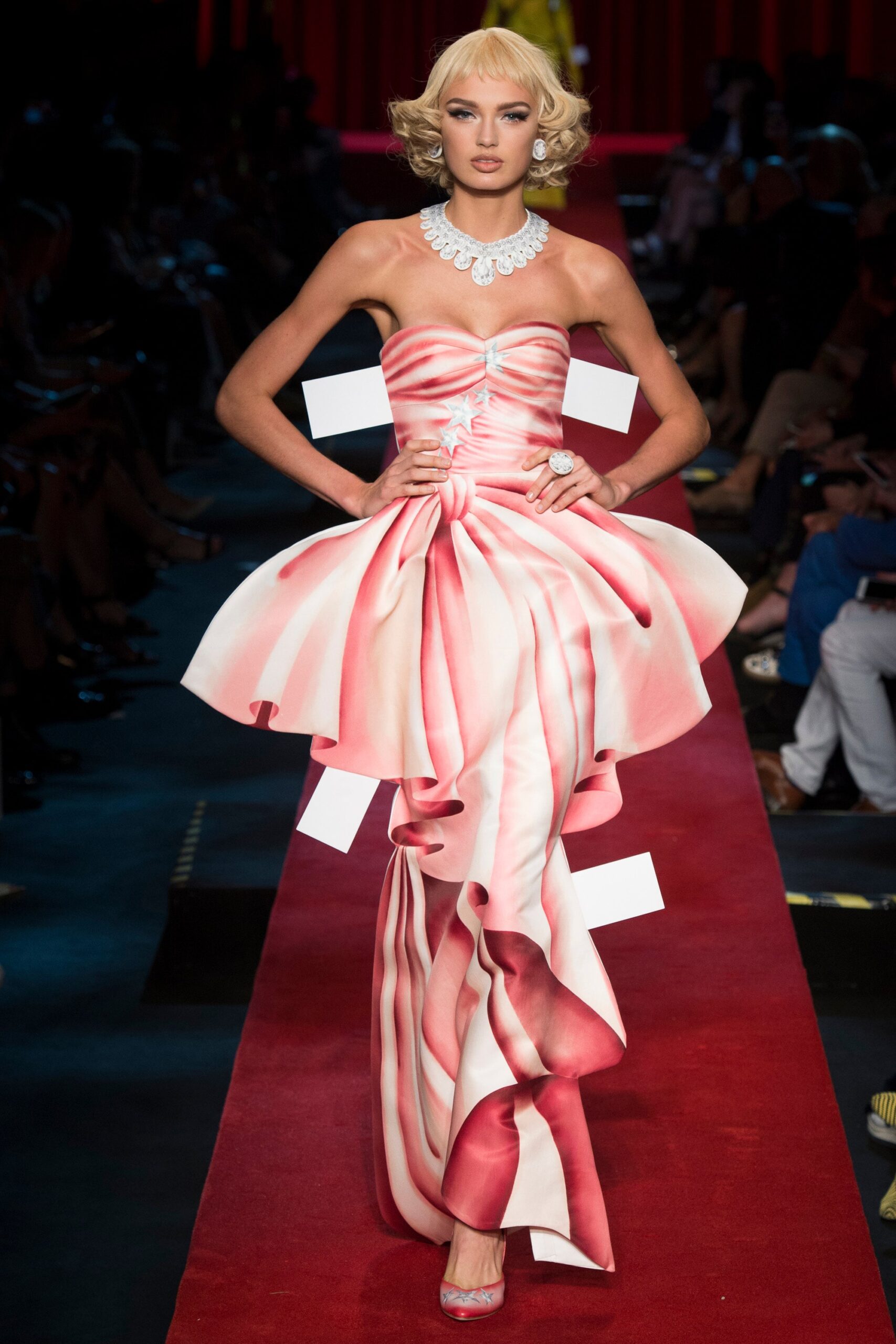 Moschino S/S 17 Look 40