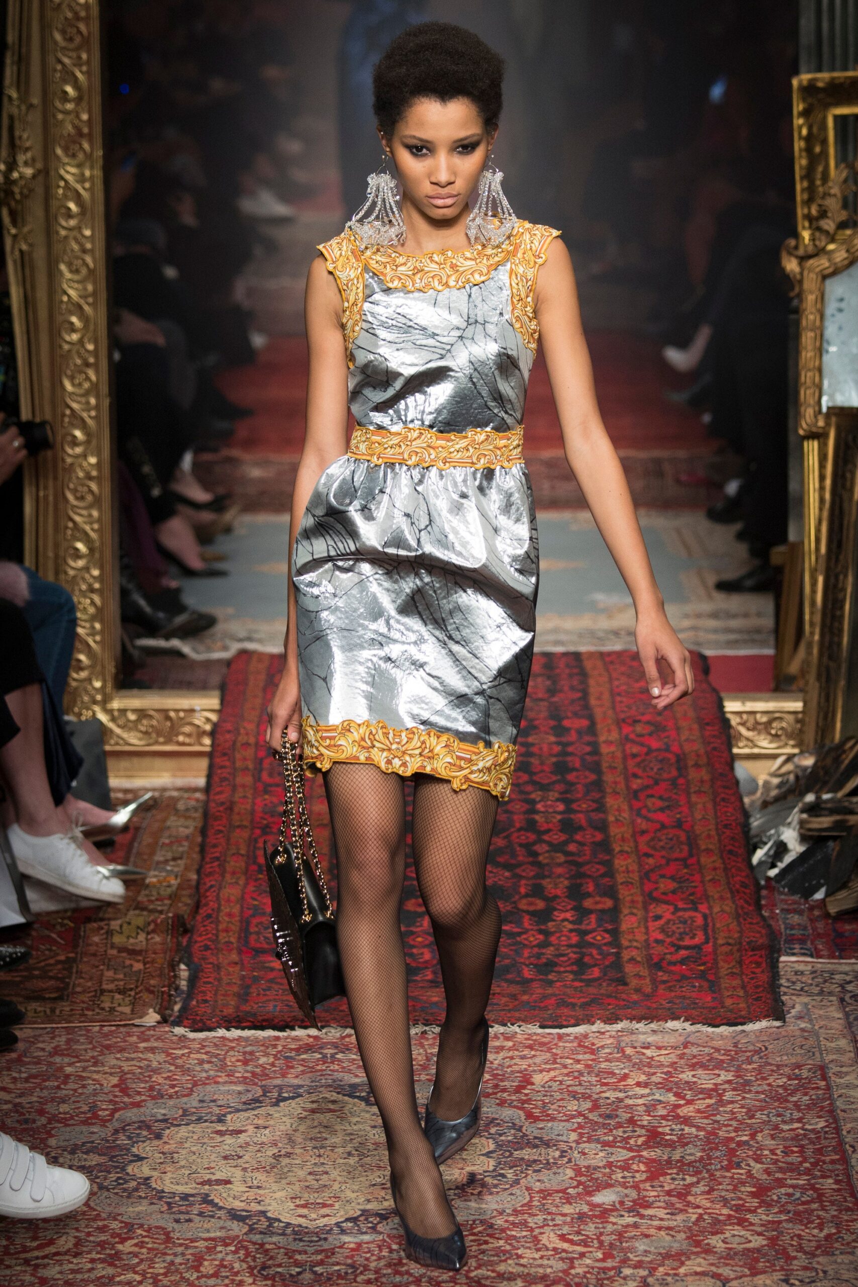 Moschino F/W 16 Look 35