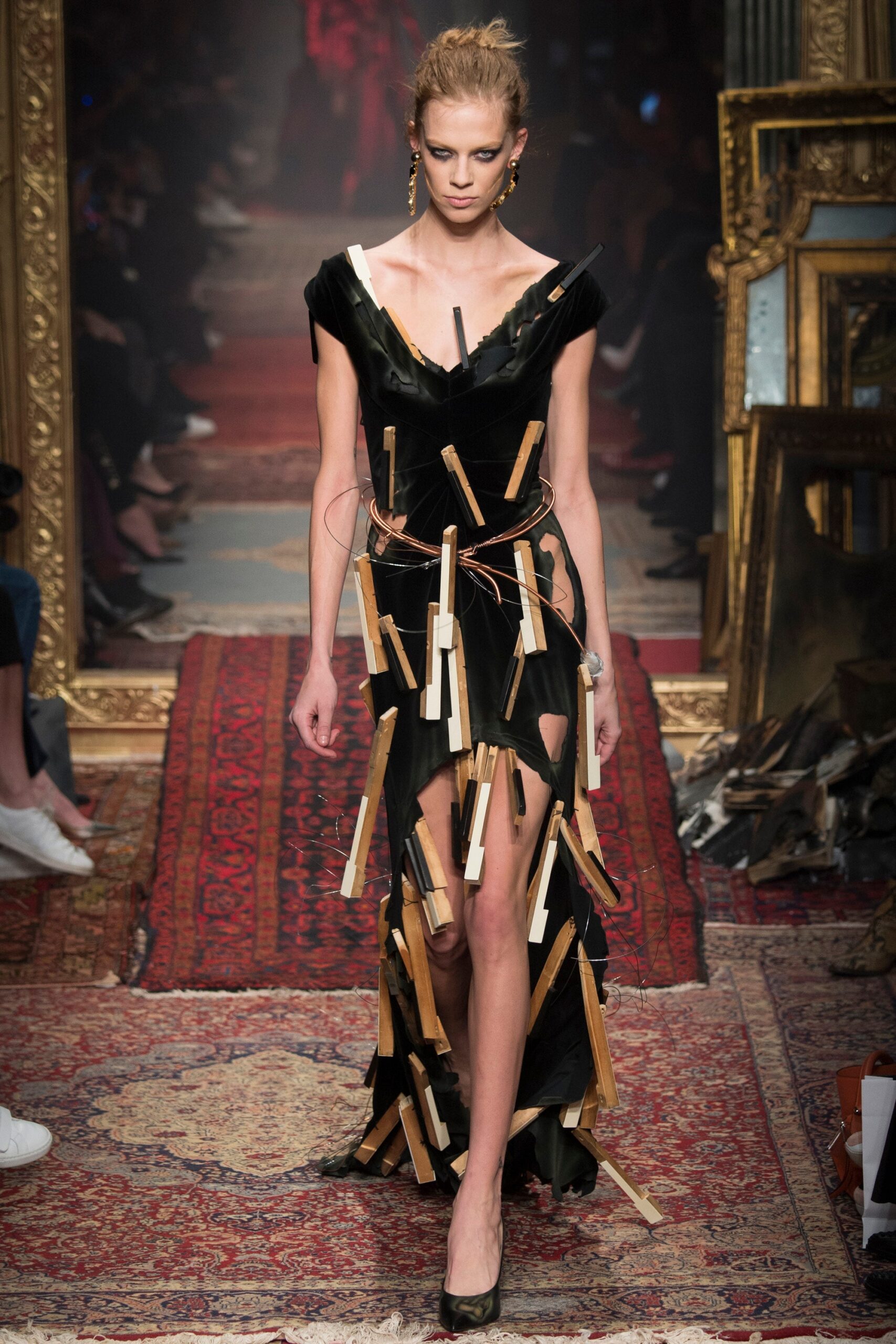 Moschino F/W 16 Look 40