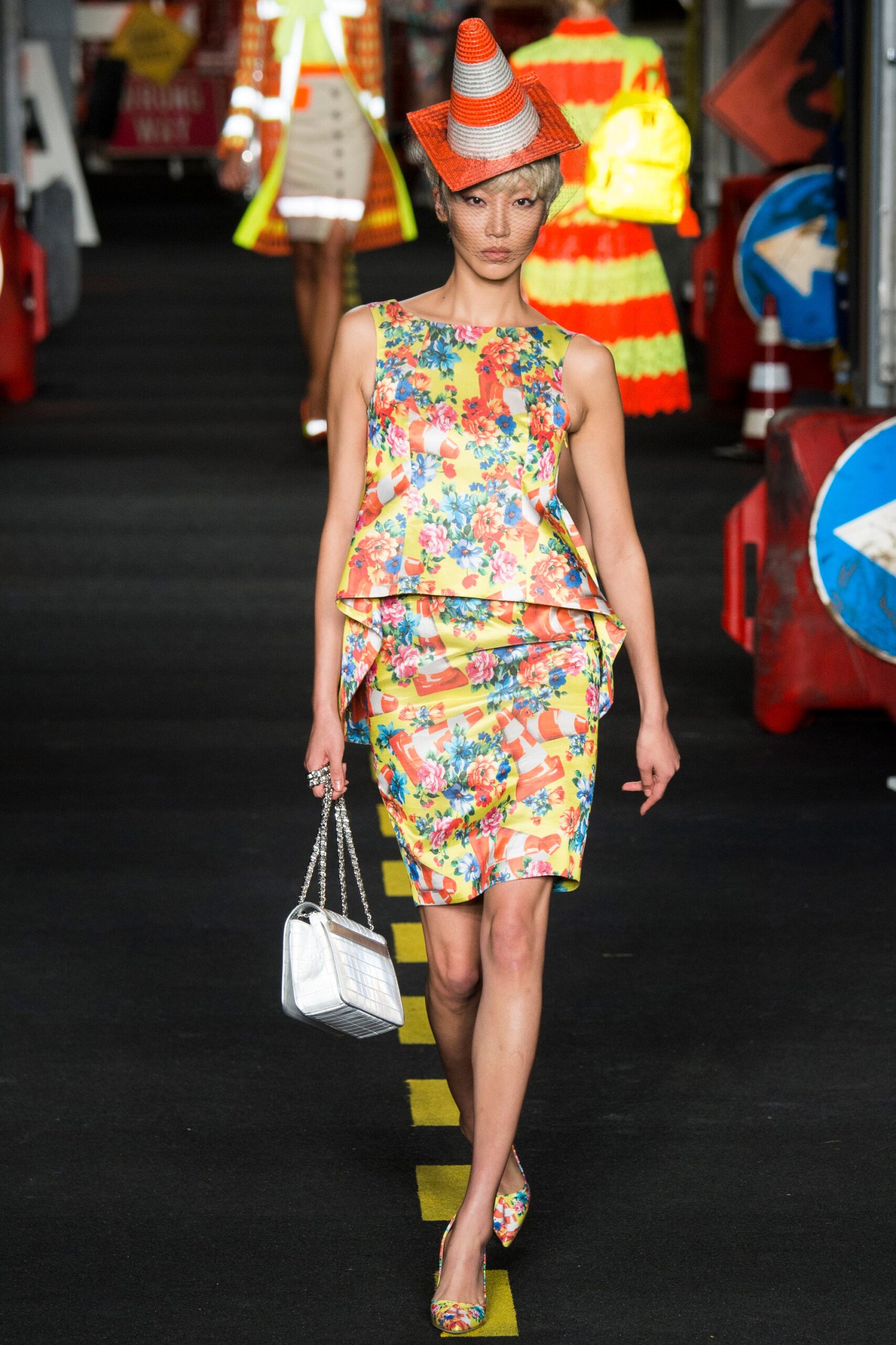 Moschino S/S 16 Look 13