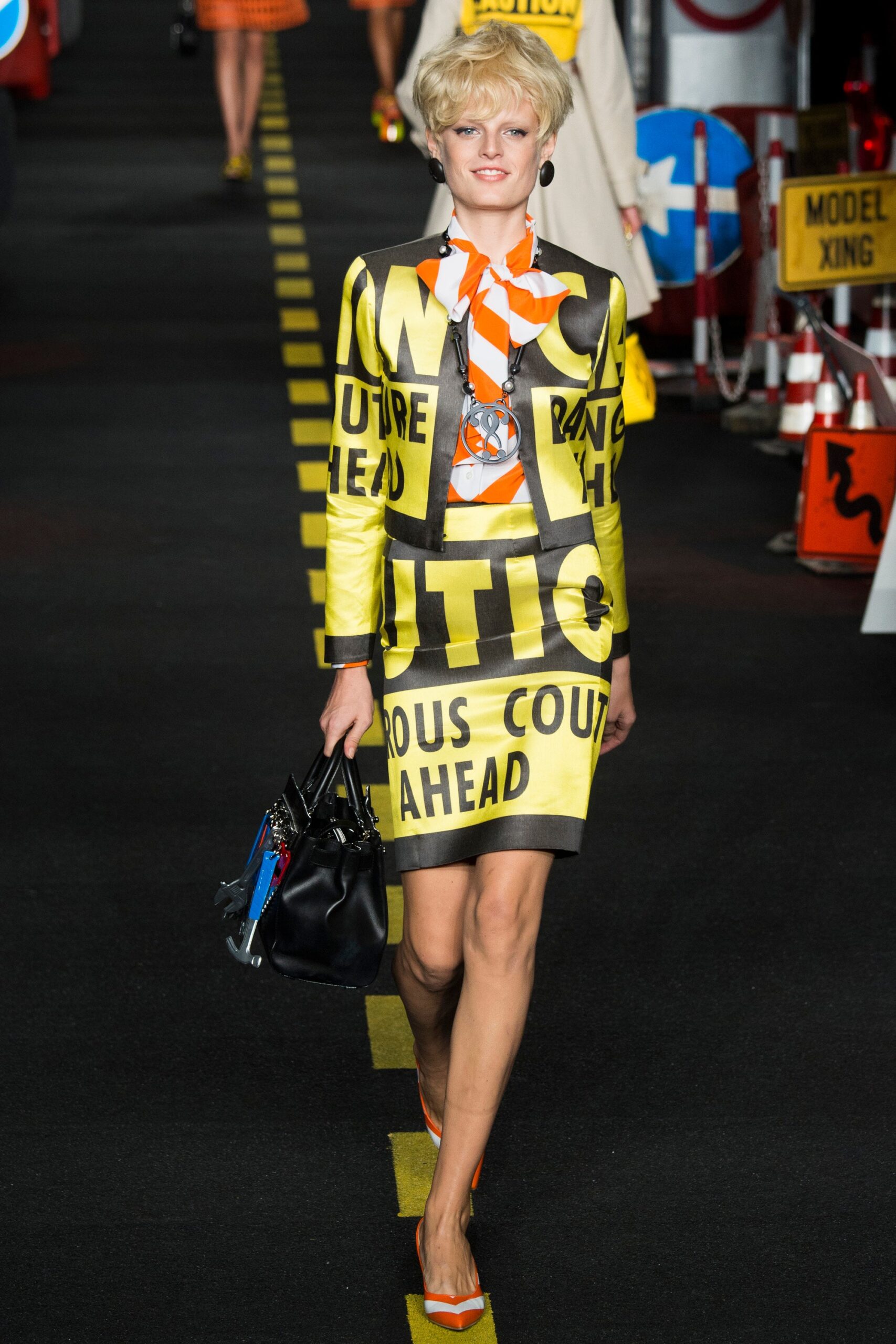 Moschino S/S 16 Look 16