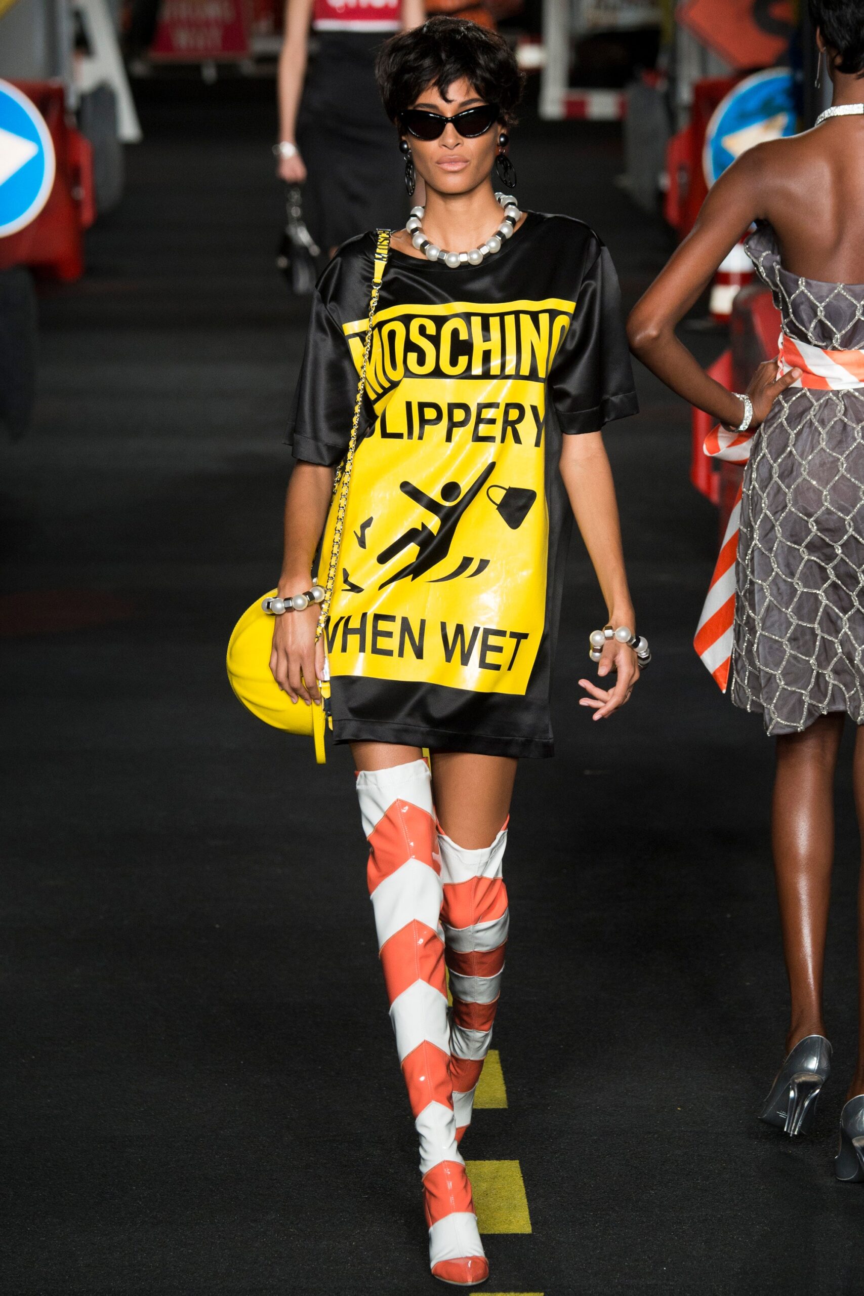 Moschino S/S 16 Look 22