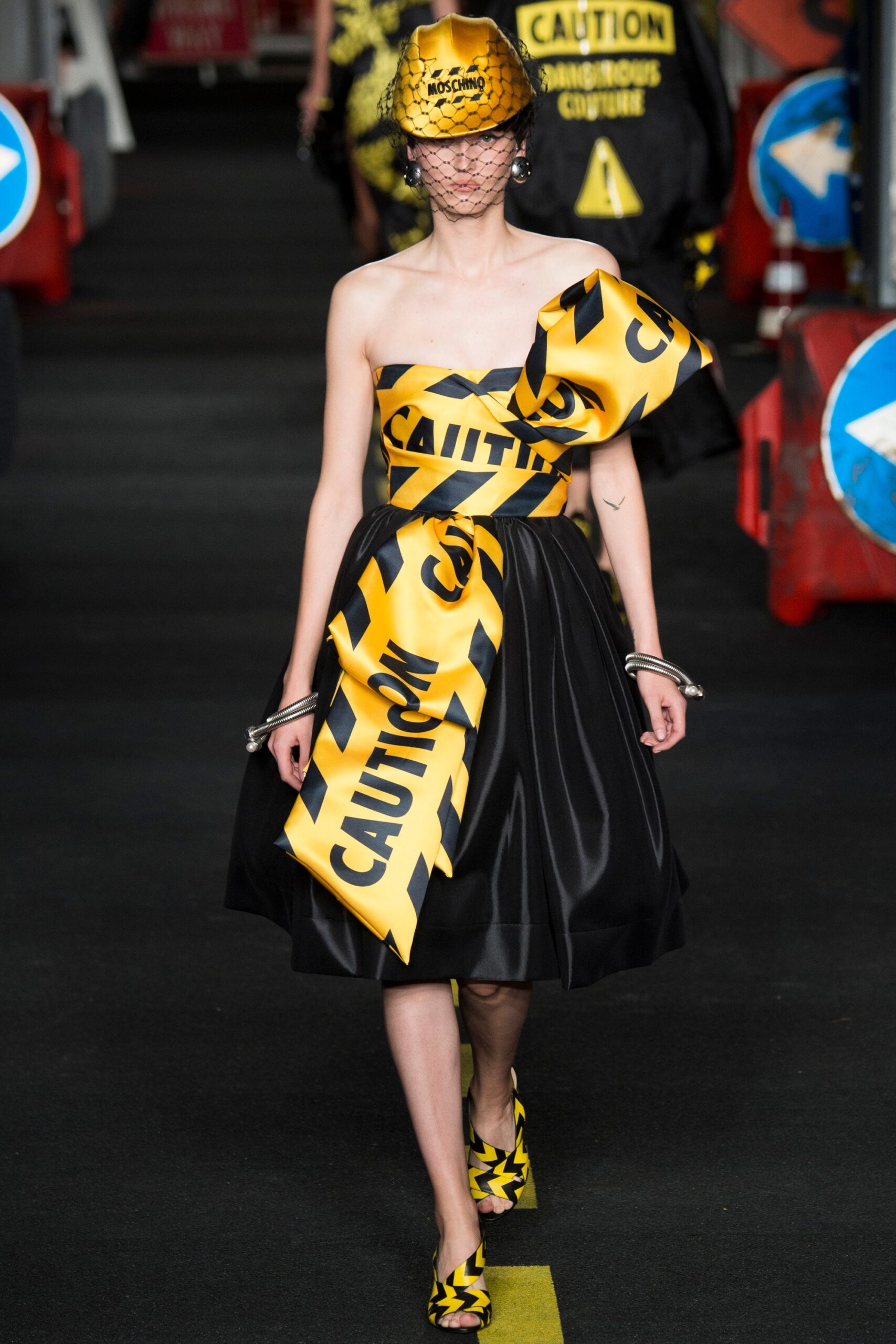 Moschino S/S 16 Look 25
